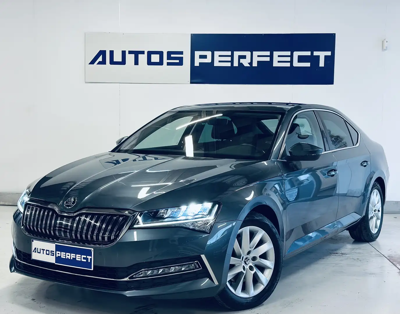 Skoda Superb 1.4 TSI BOITE AUTO *51.263KM* NAVI CARPLAY CAMERA Grijs - 1
