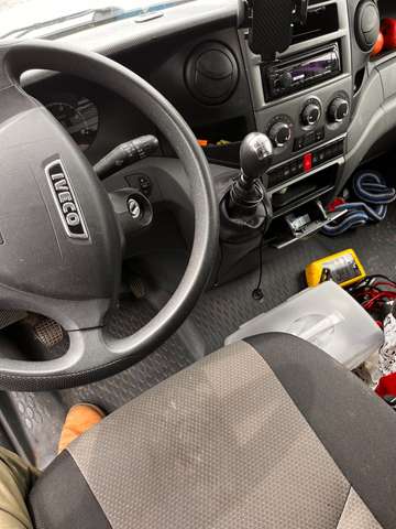 Imagine Iveco Daily Einsatzbereit: Transporter(CNG) mit Rückfenster