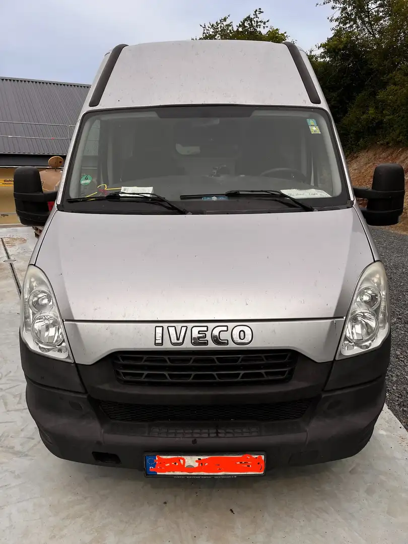 Iveco Daily Einsatzbereit: Transporter(CNG) mit Rückfenster Silber - 2