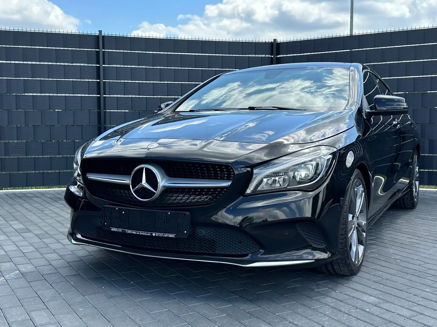 Mercedes-Benz CLA 180 Urban*AUTOMATIK*CAM*LED*SHZ*NAVI* Negro - 1
