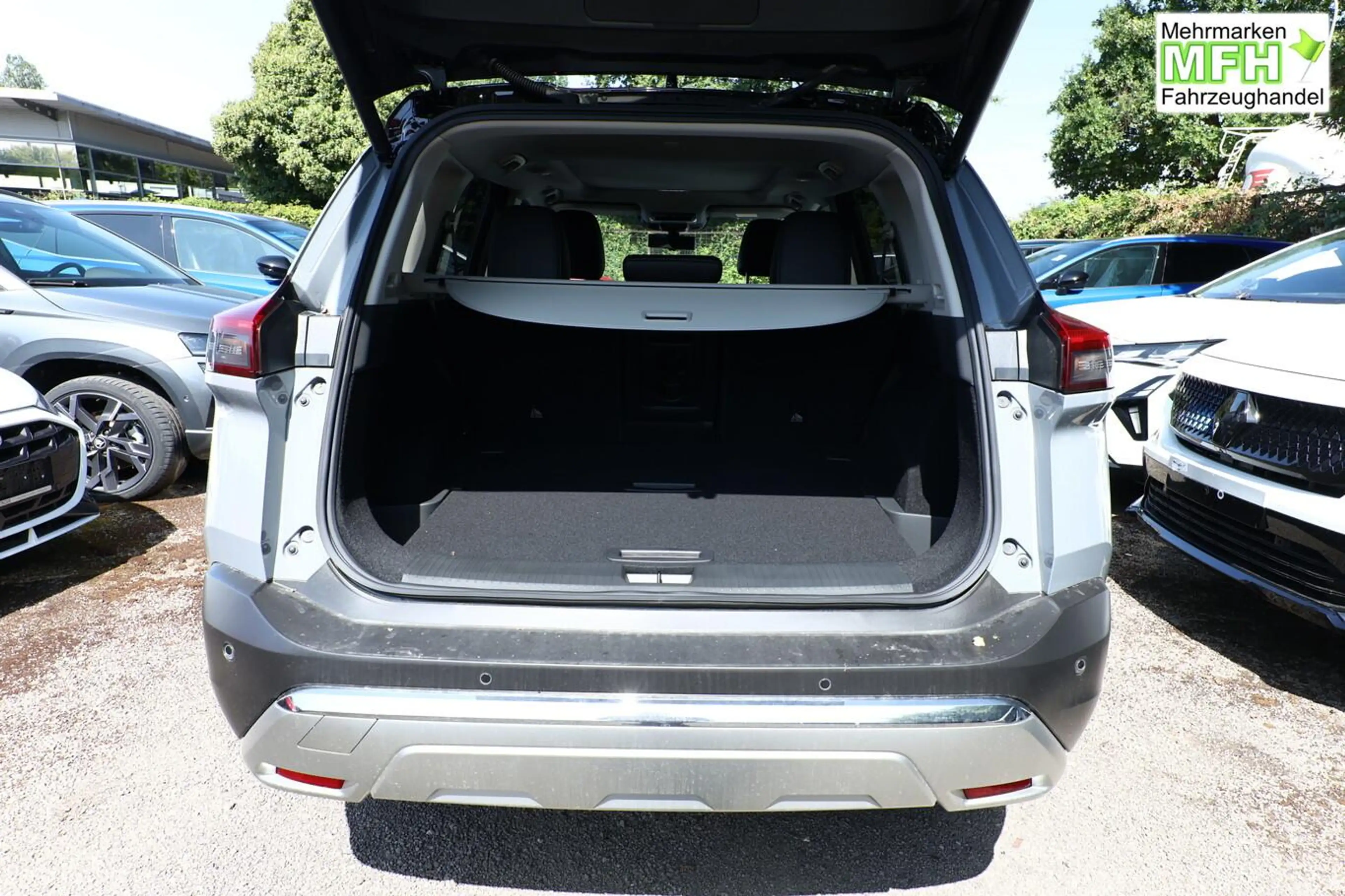 Nissan X-Trail Tekna Pano 4xSHZ HUD PrivG LED 360° Nav 120 kW ... — photo 10