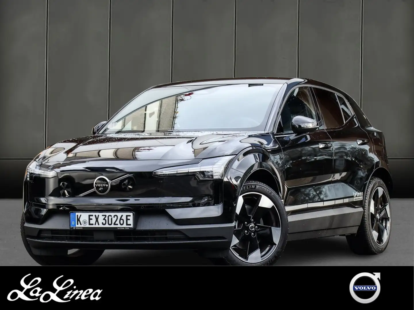 Volvo EX30 Single Motor Extended Range Ultra Vorführwagen Schwarz - 1