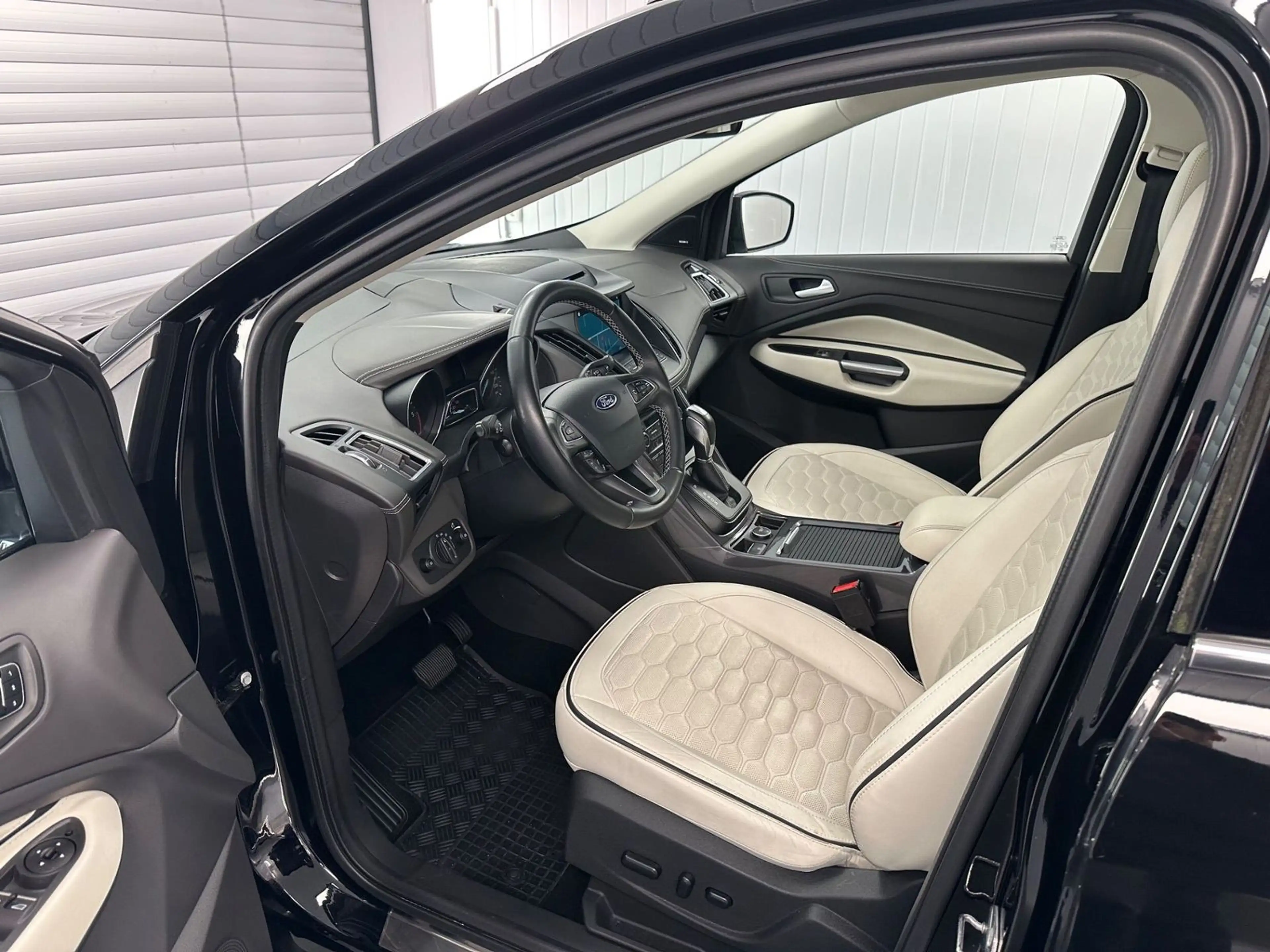 Ford Kuga 2.0 TDCi Vignale 4x4 AHK ACC KAMERA — photo 15