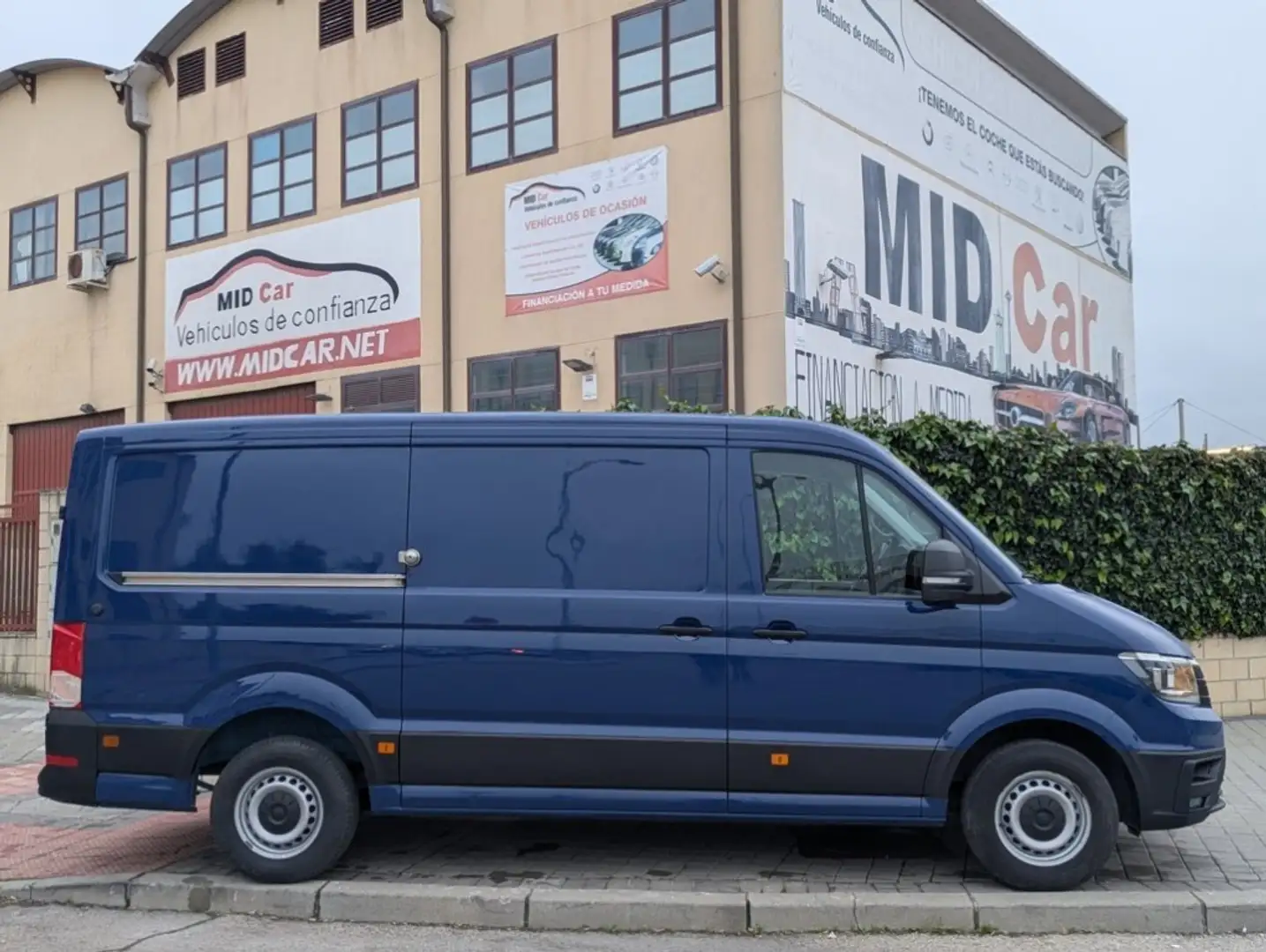 Volkswagen Crafter Furgón 2.0TDI SCR 30 BM L3H2 75kW Azul - 2