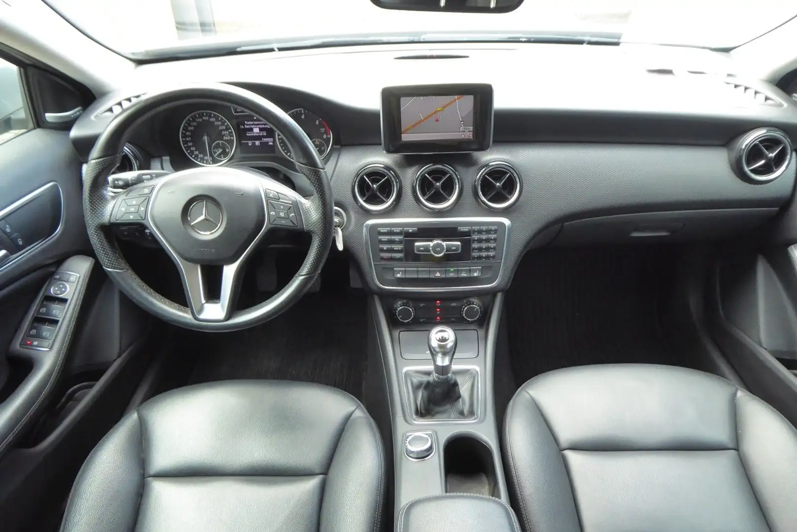 Mercedes-Benz A 180 CDI BlueEfficiency neu bereift!Scheckheft! Silber - 2