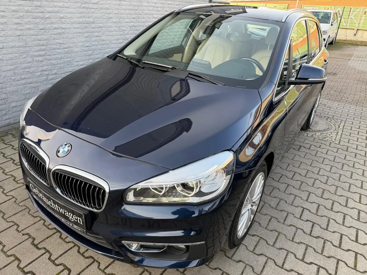 BMW 218 d Active Tourer Luxury Line LED LEDER NAVI Blau - 2