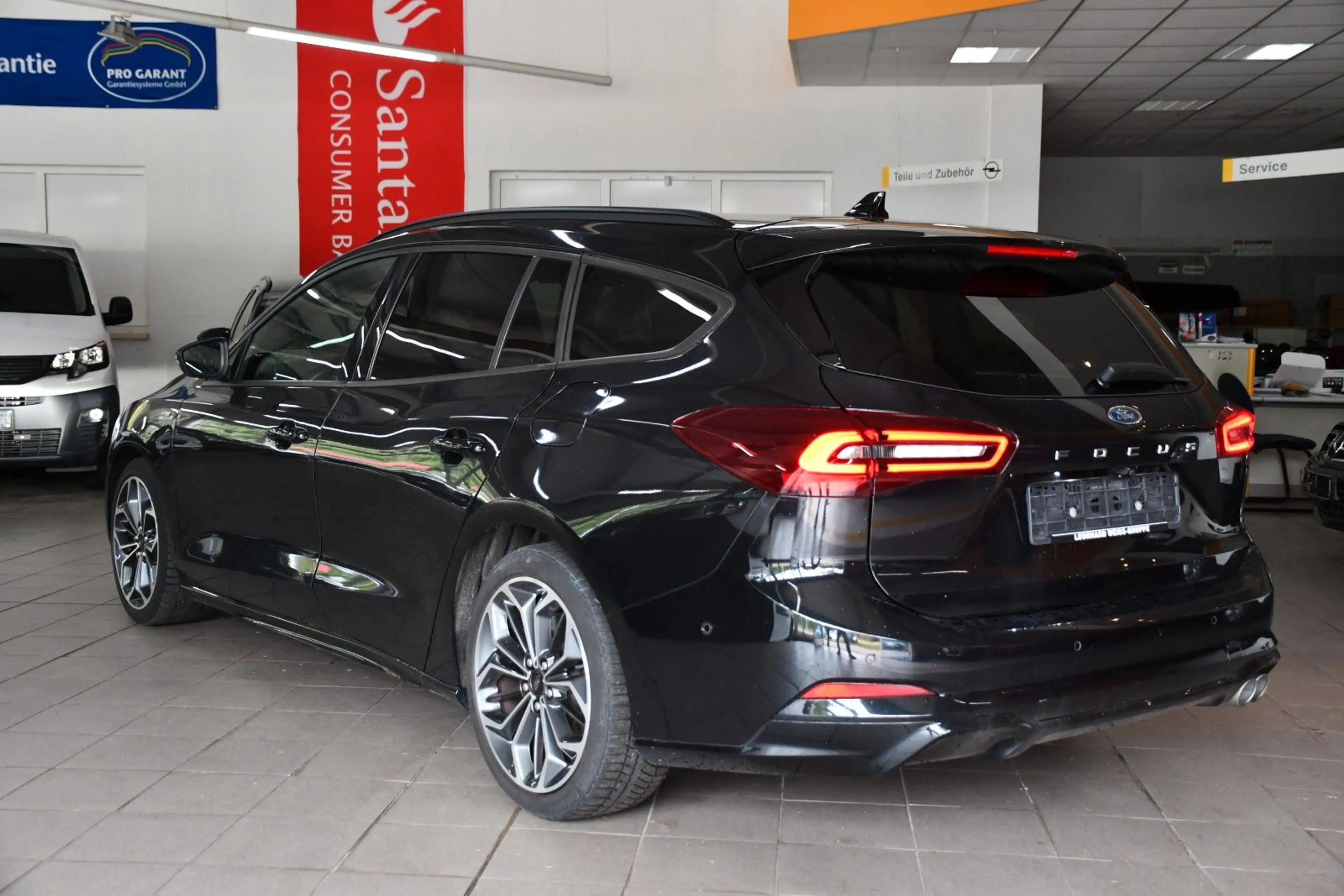 Ford Focus Turnier ST-Line X LED NAVI Kamera uvm. — photo 2