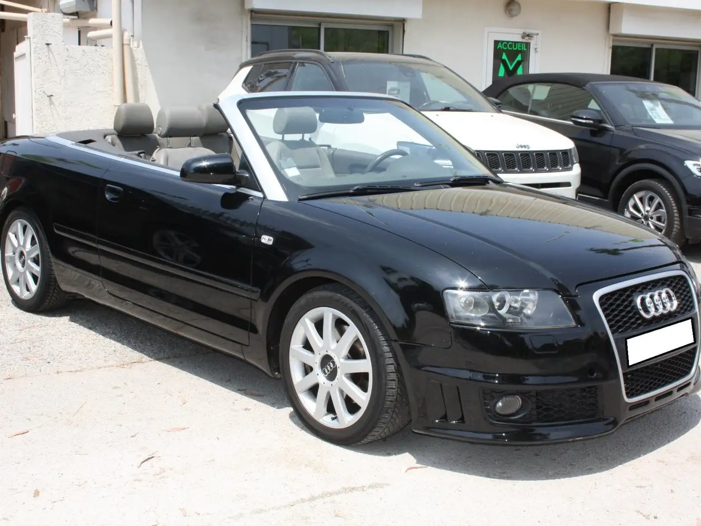 Audi A4 A4 Cabriolet 2.5 TDI Ambition Luxe Multitronic A Zwart - 2