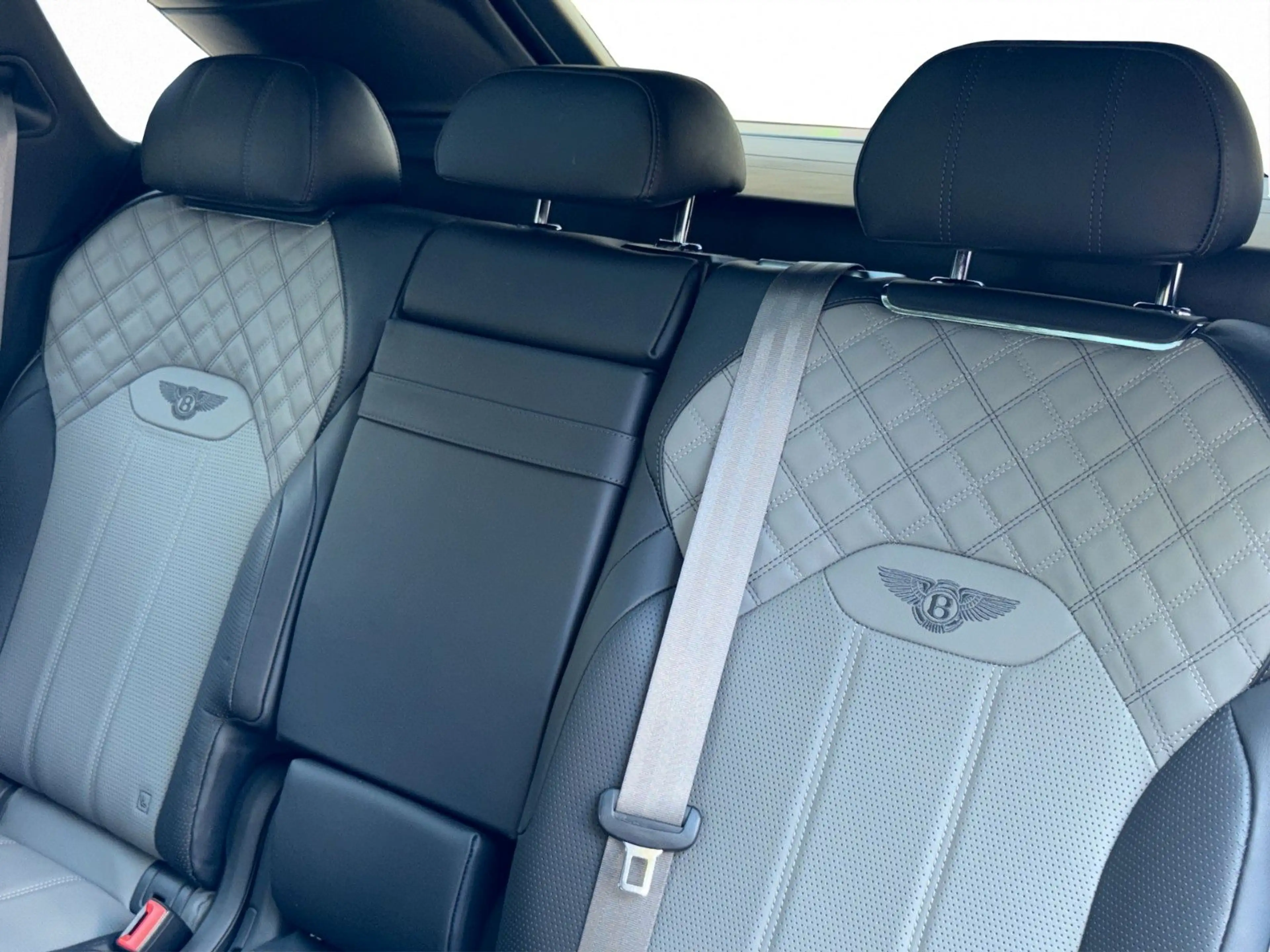 Bentley Bentayga 4.0 V8 - First Edition - duo tone — photo 11