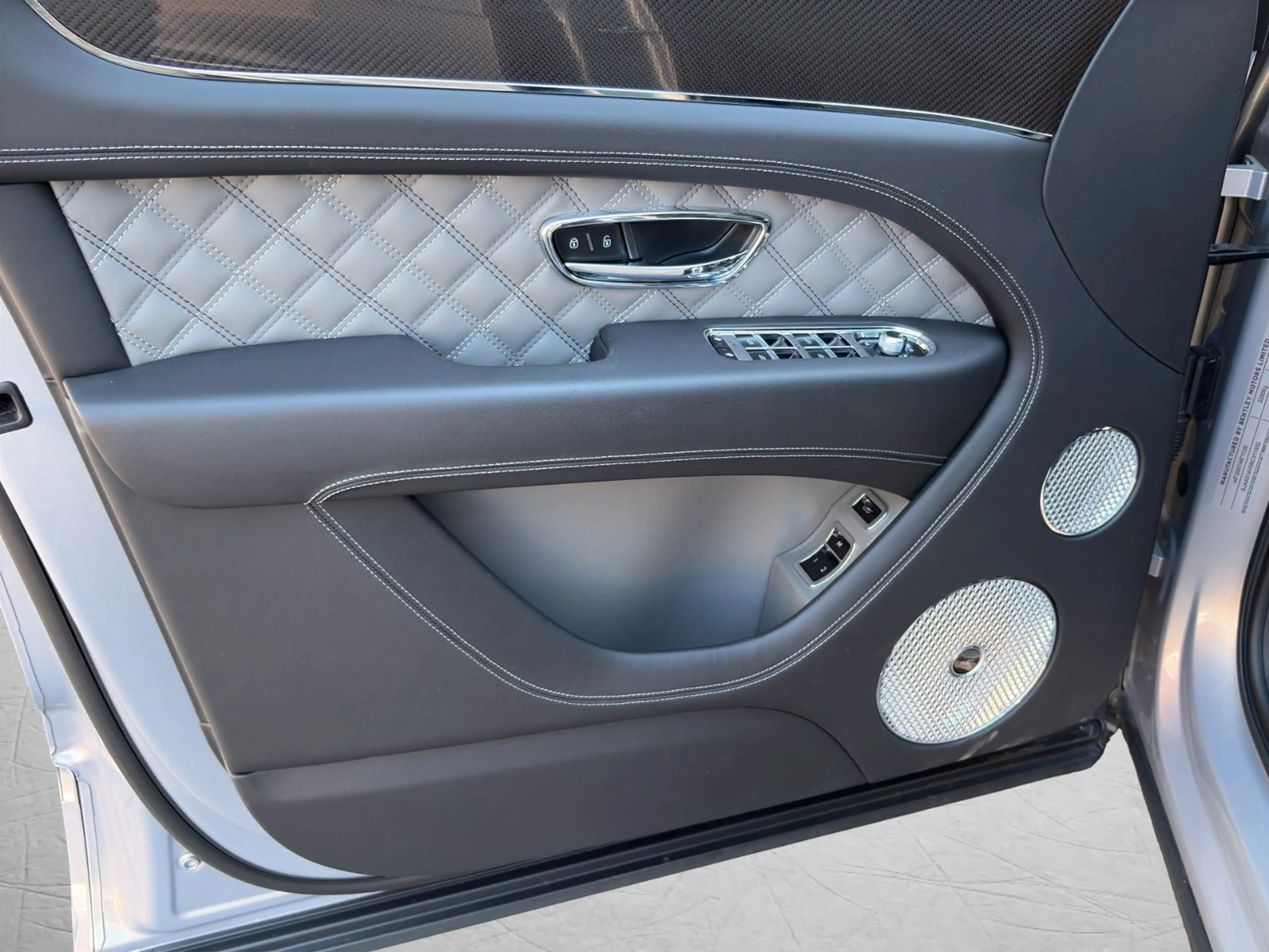 Bentley Bentayga 4.0 V8 - First Edition - duo tone — photo 10