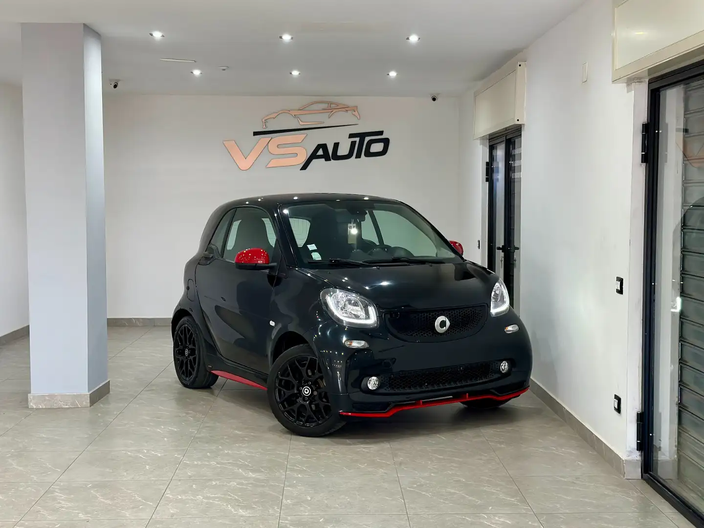 smart forTwo Fortwo 0.9 t Urbanlava 90cv twinamic Noir - 1