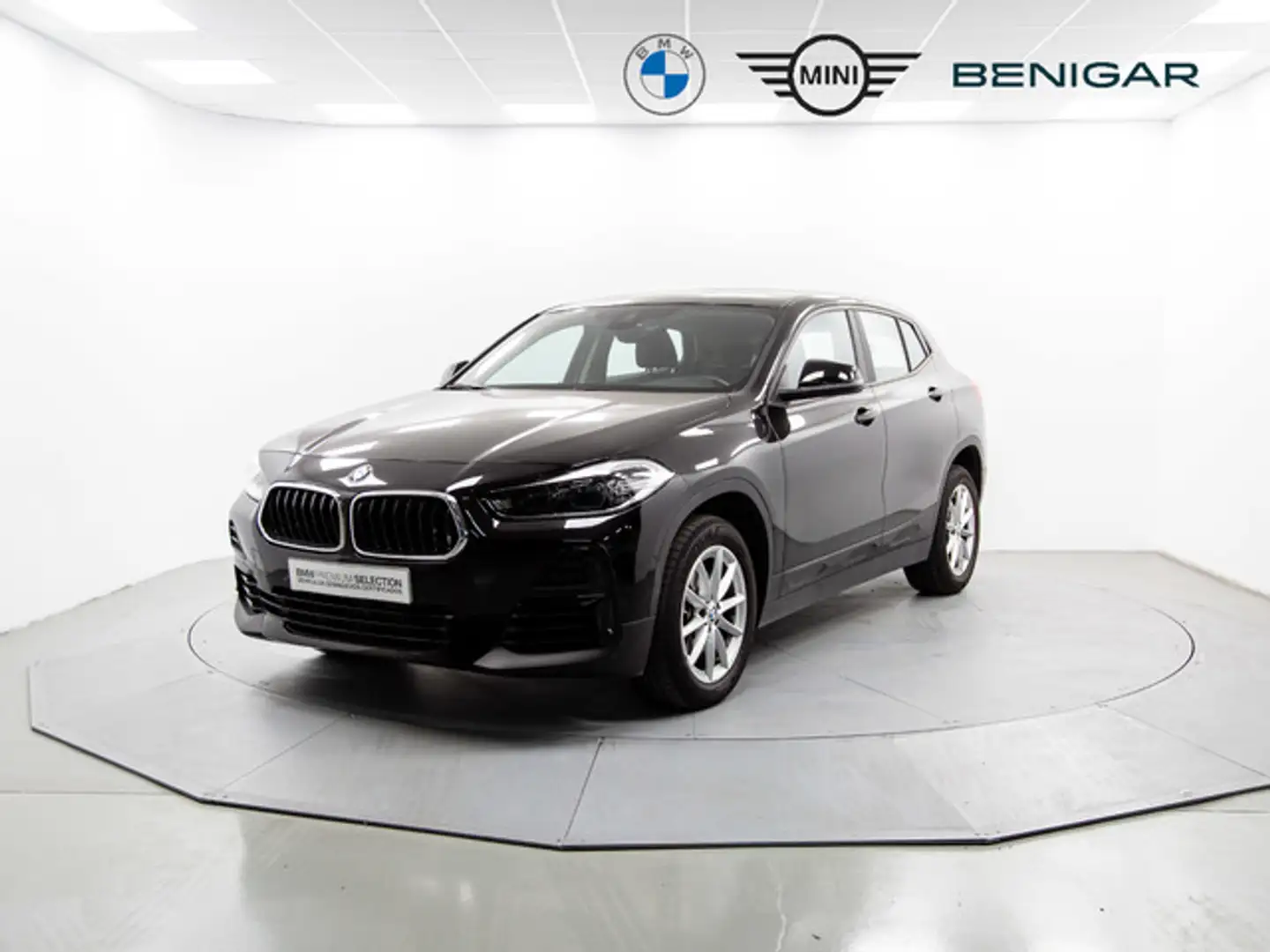 BMW X2 sDrive 18dA Business Schwarz - 1