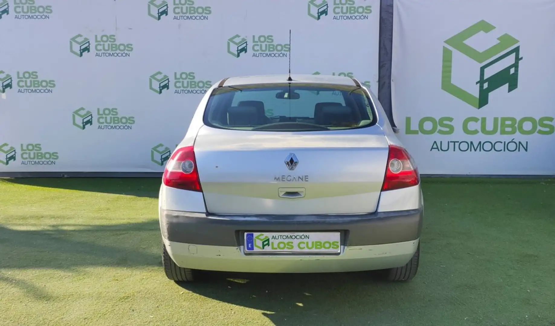 Renault Megane 1.6 Confort Dynamique Gris - 2