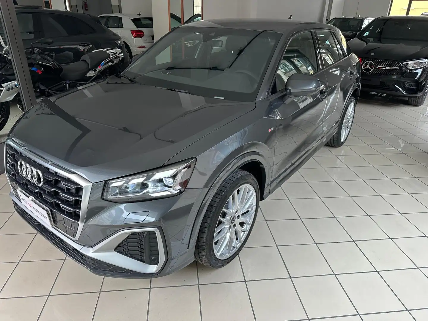 Audi Q2 35 tdi S-tronic S-line Edition Gris - 1