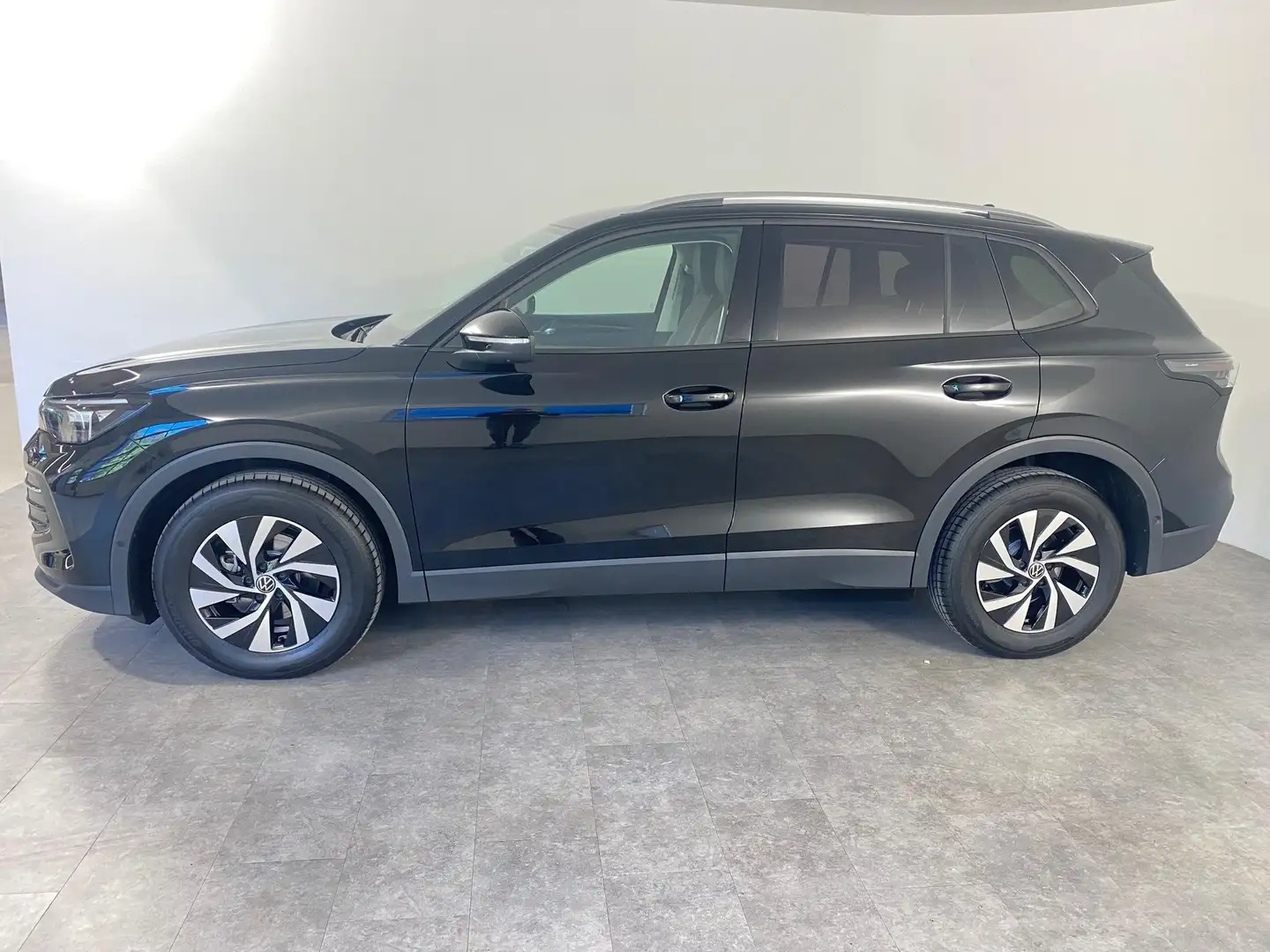 Volkswagen Tiguan 1.5 eTSI Life LED*AHK*NAVI 96 kW (131 PS), Auto... Schwarz - 2