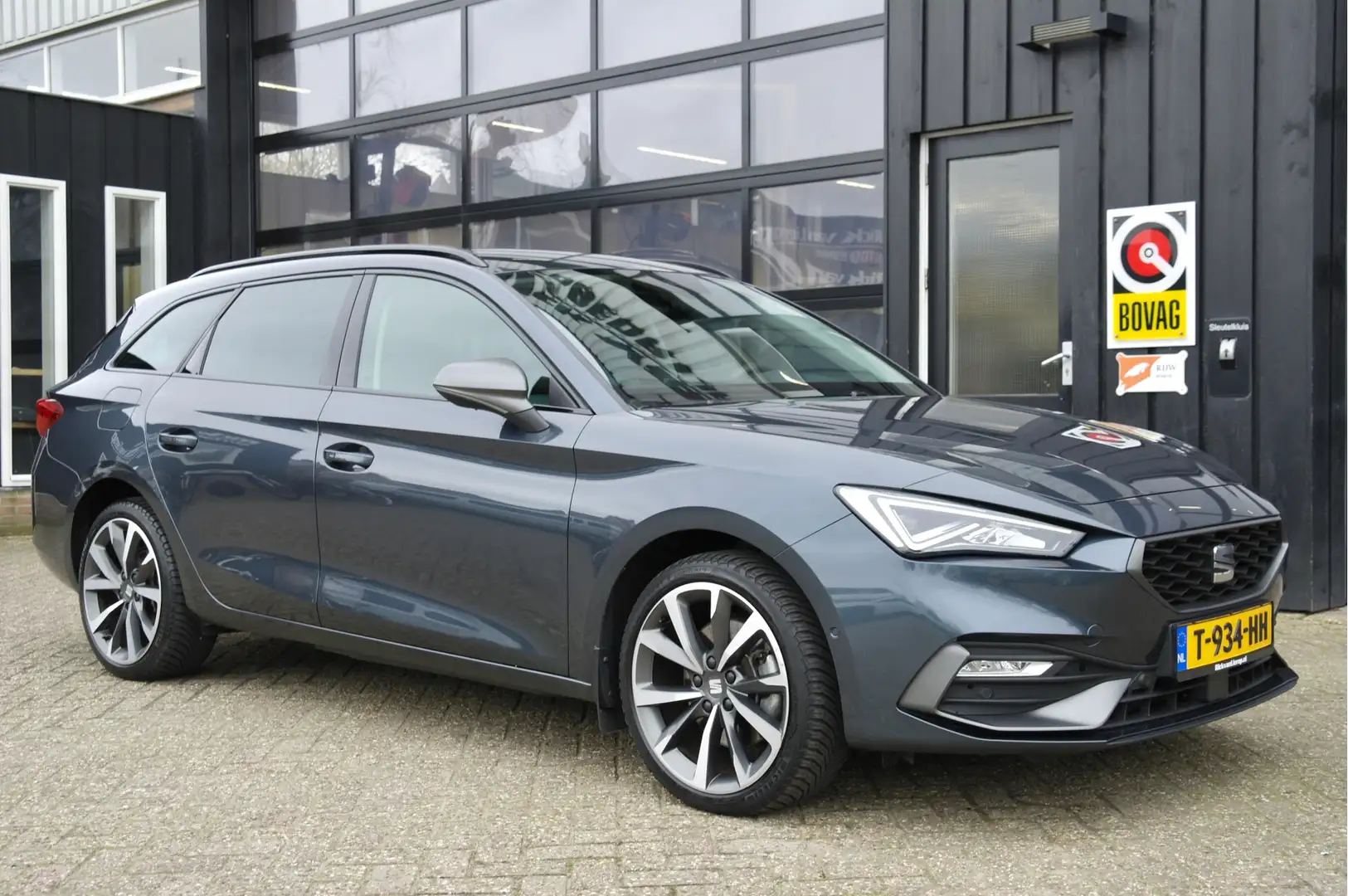SEAT Leon e-Hybrid Sportstourer 1.4 TSI eHybrid PHEV FR Business Inte Gris - 1