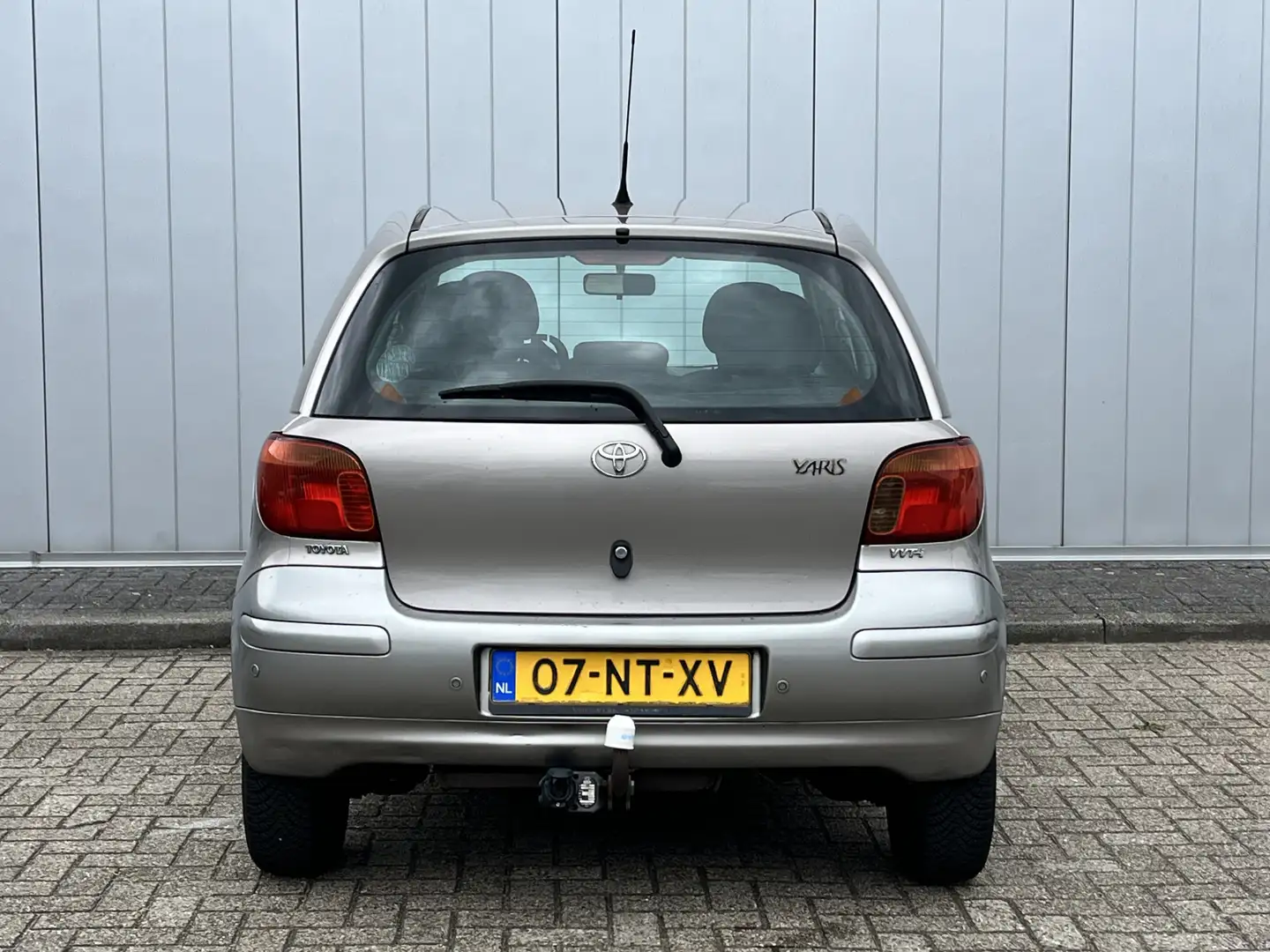 Toyota Yaris 1.3 VVT-i Sol 5-drs Automaat Trekhaak Radio CD Boe Gris - 2