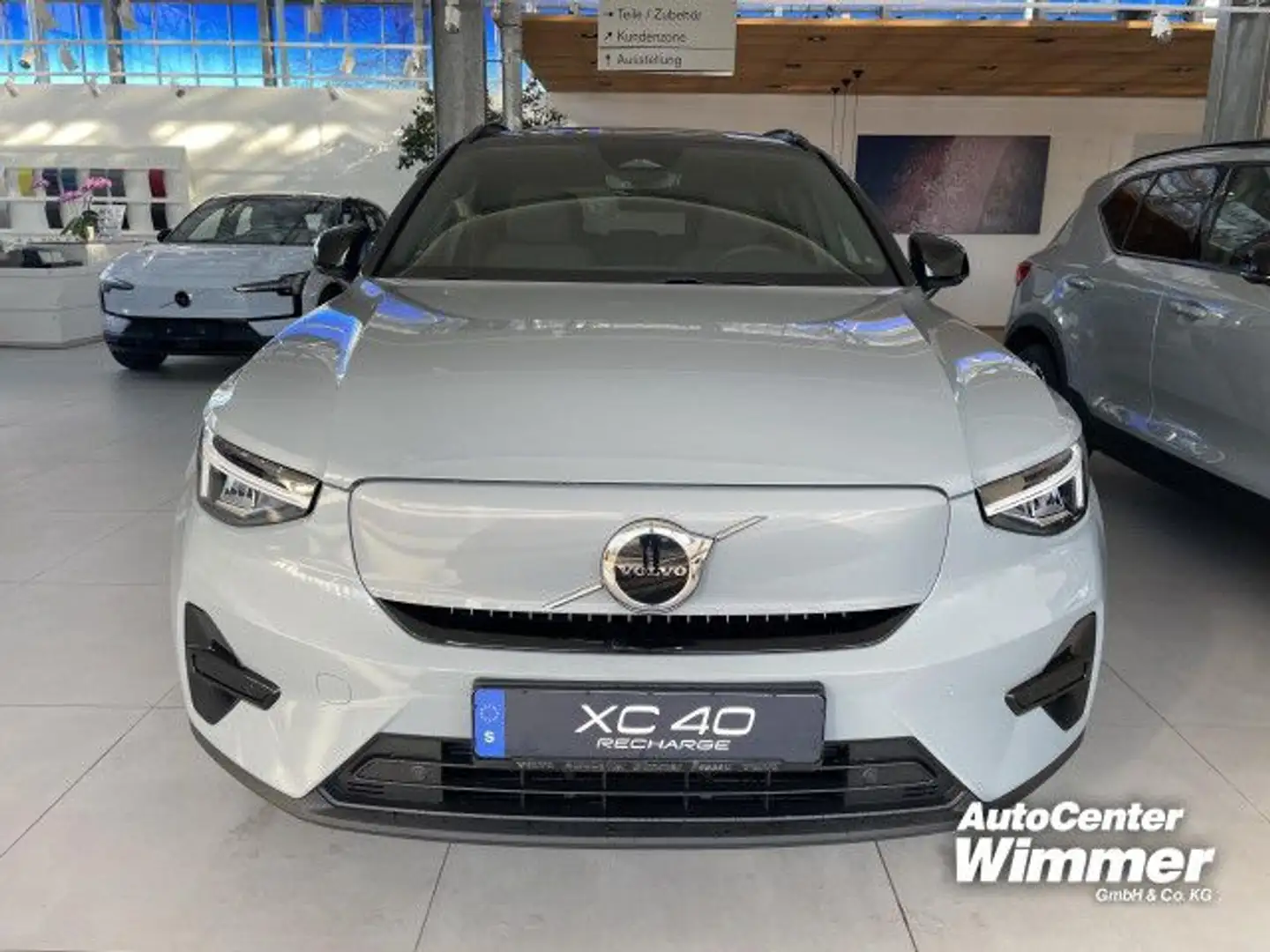 Volvo XC40 Recharge 82 kWh Single M. Extended Range RWD Grau - 2