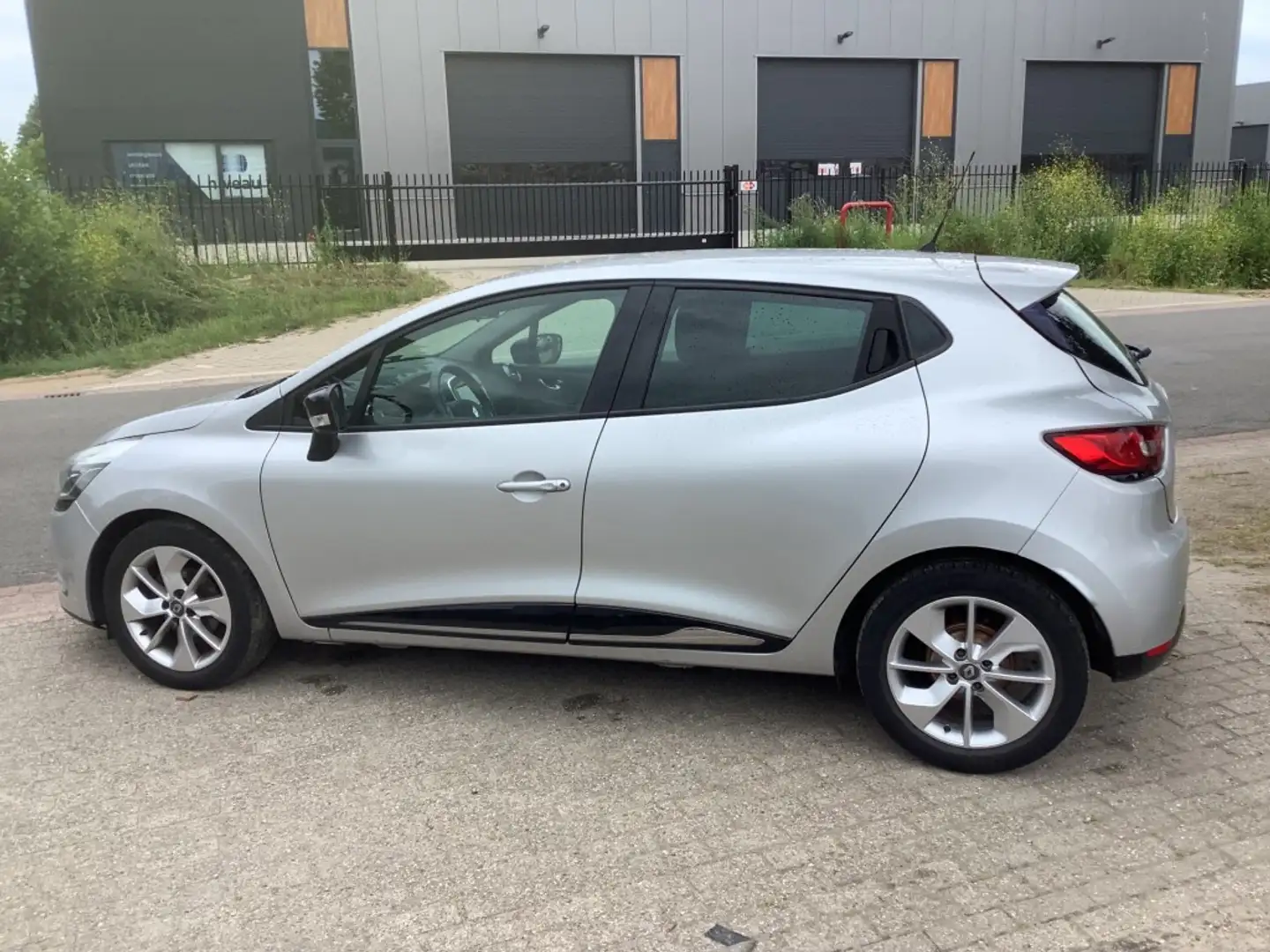 Renault Clio 0.9 TCE LIMITED Grijs - 1