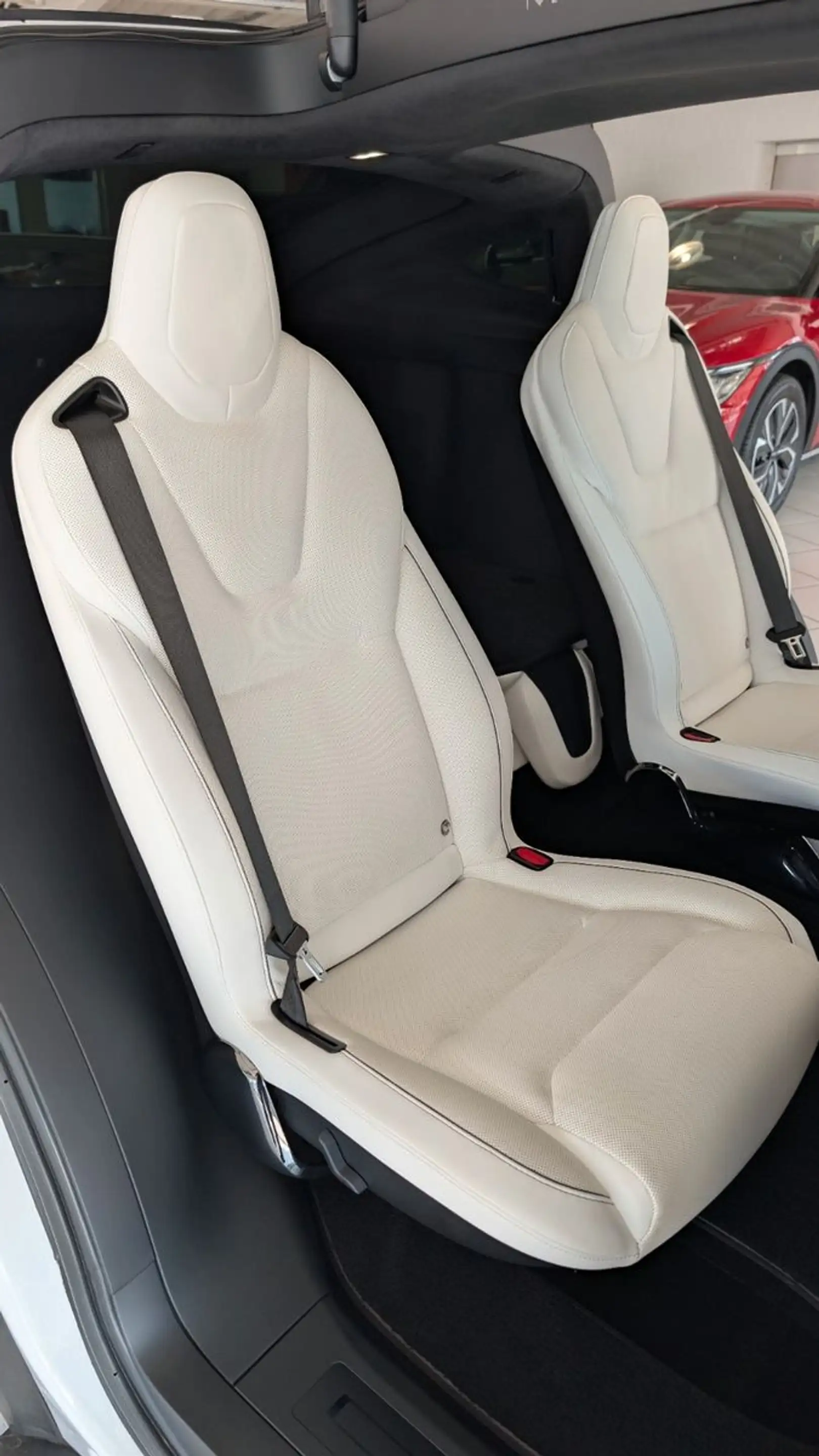 Tesla Model X Plaid *AHK*YOKE*Weißes Leder* — photo 14