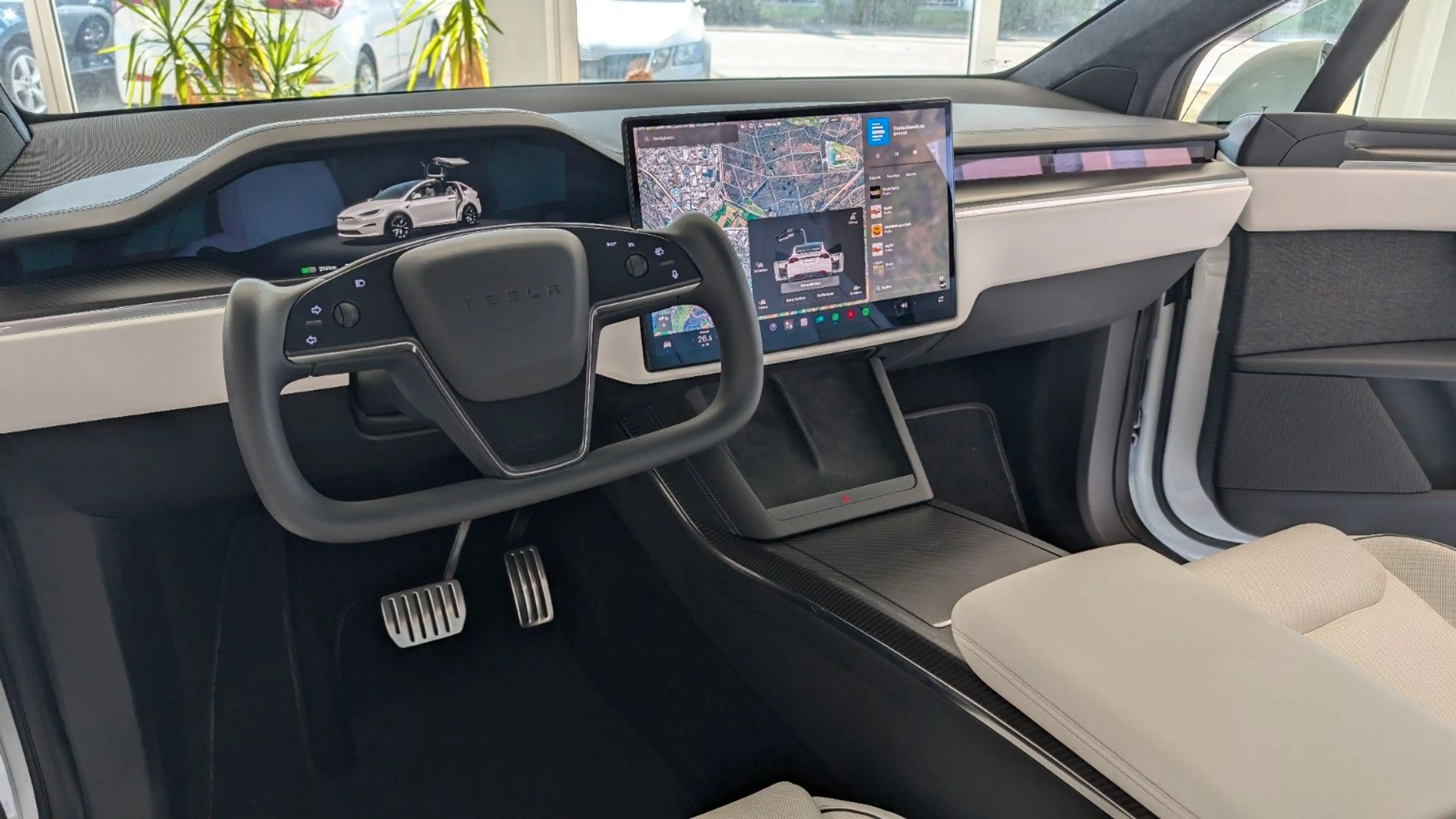 Tesla Model X Plaid *AHK*YOKE*Weißes Leder* — photo 7