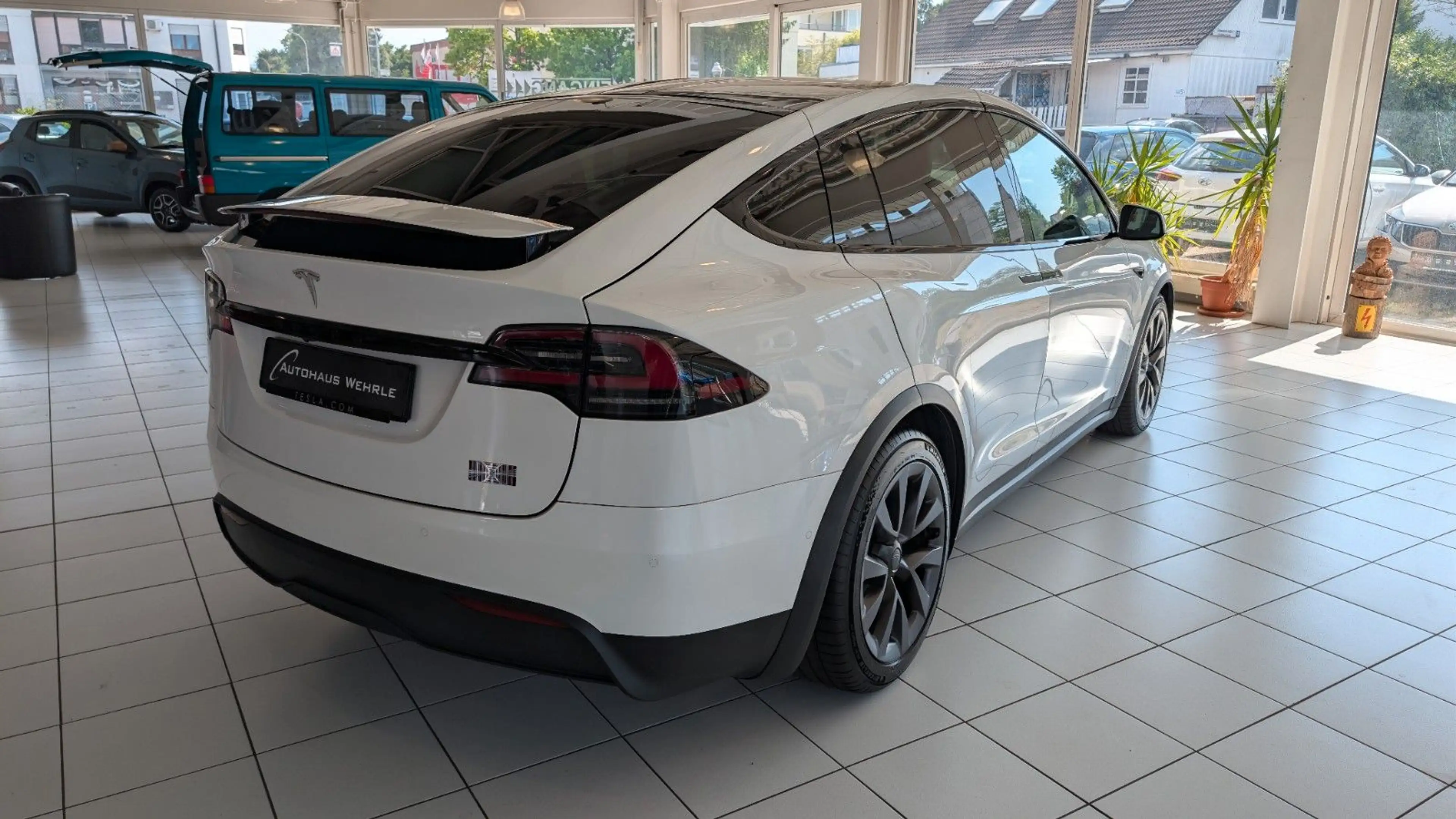 Tesla Model X Plaid *AHK*YOKE*Weißes Leder* — photo 4