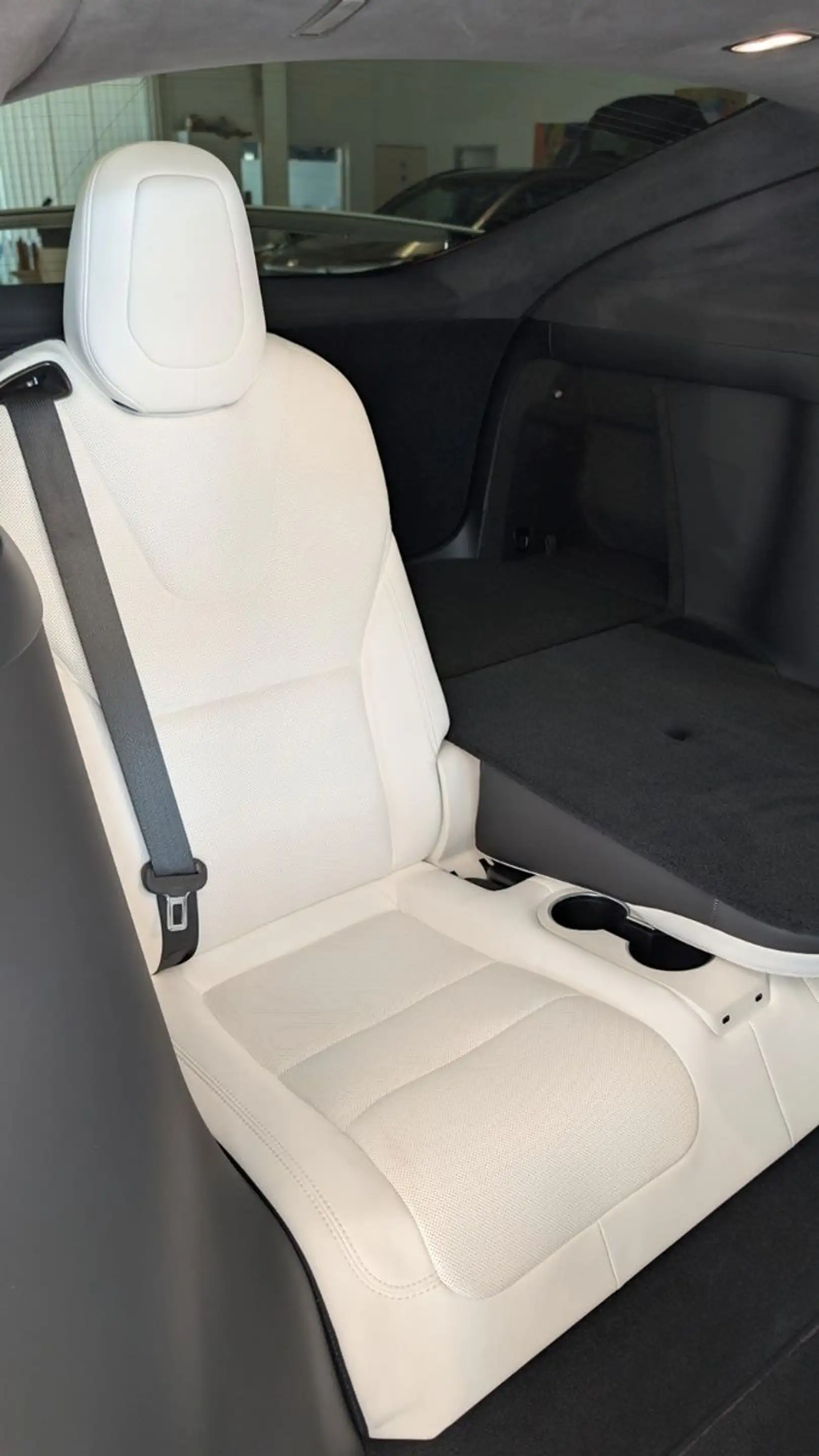 Tesla Model X Plaid *AHK*YOKE*Weißes Leder* — photo 15
