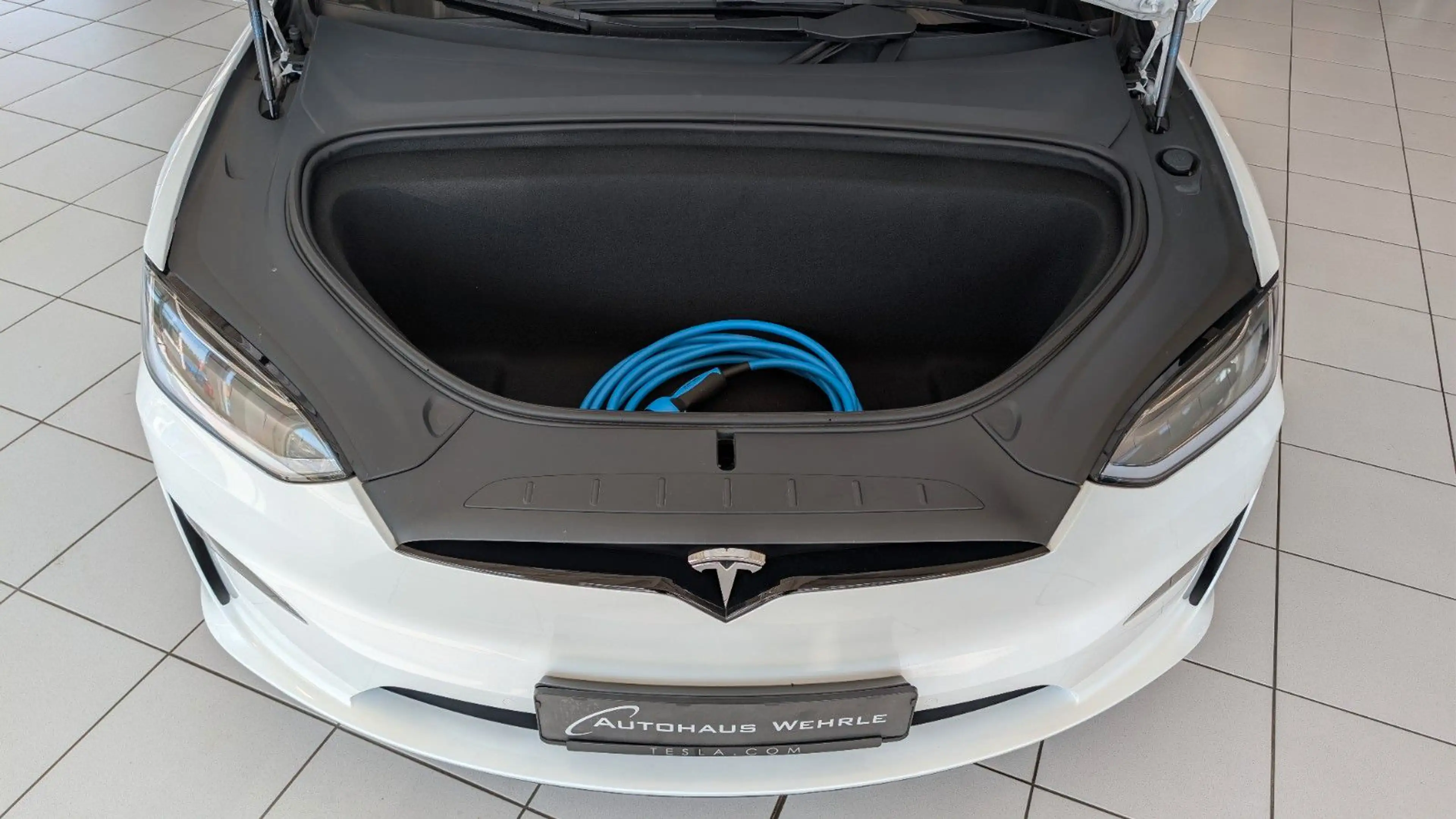 Tesla Model X Plaid *AHK*YOKE*Weißes Leder* — photo 6