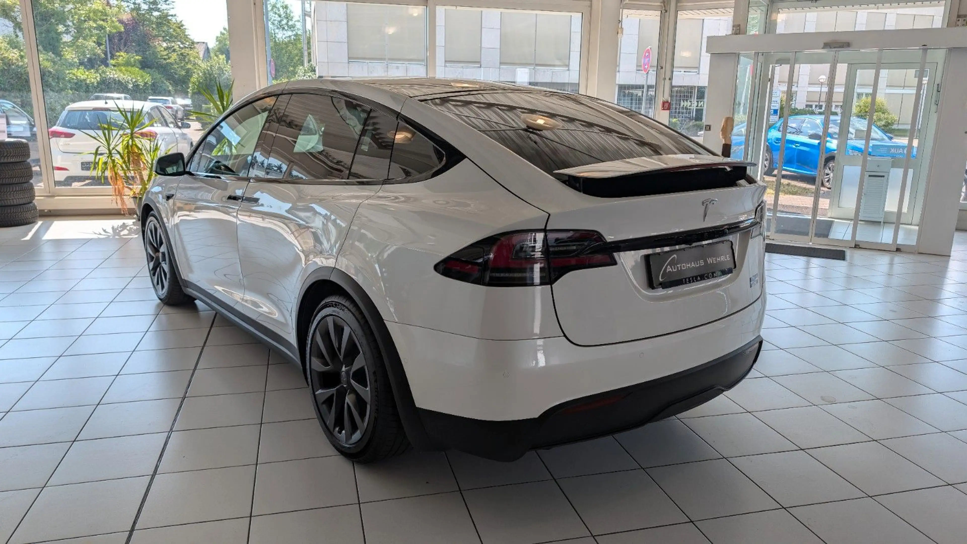 Tesla Model X Plaid *AHK*YOKE*Weißes Leder* — photo 5