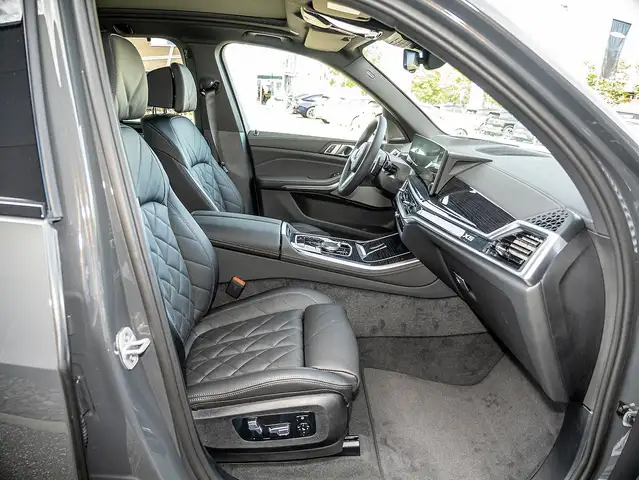 BMW X5 view 4