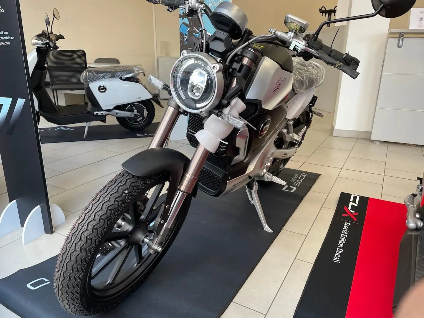 Super Soco TCMax Lega L3 95km/h e 92km di Autonomia Gri - 2