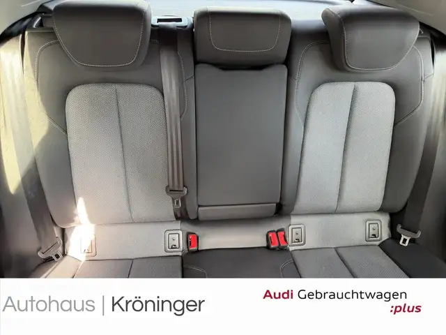 Audi Q2 view 10