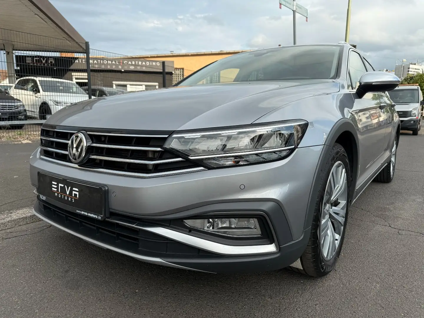 Volkswagen Passat Alltrack 4Motion | PANO | Standheizung Silber - 2