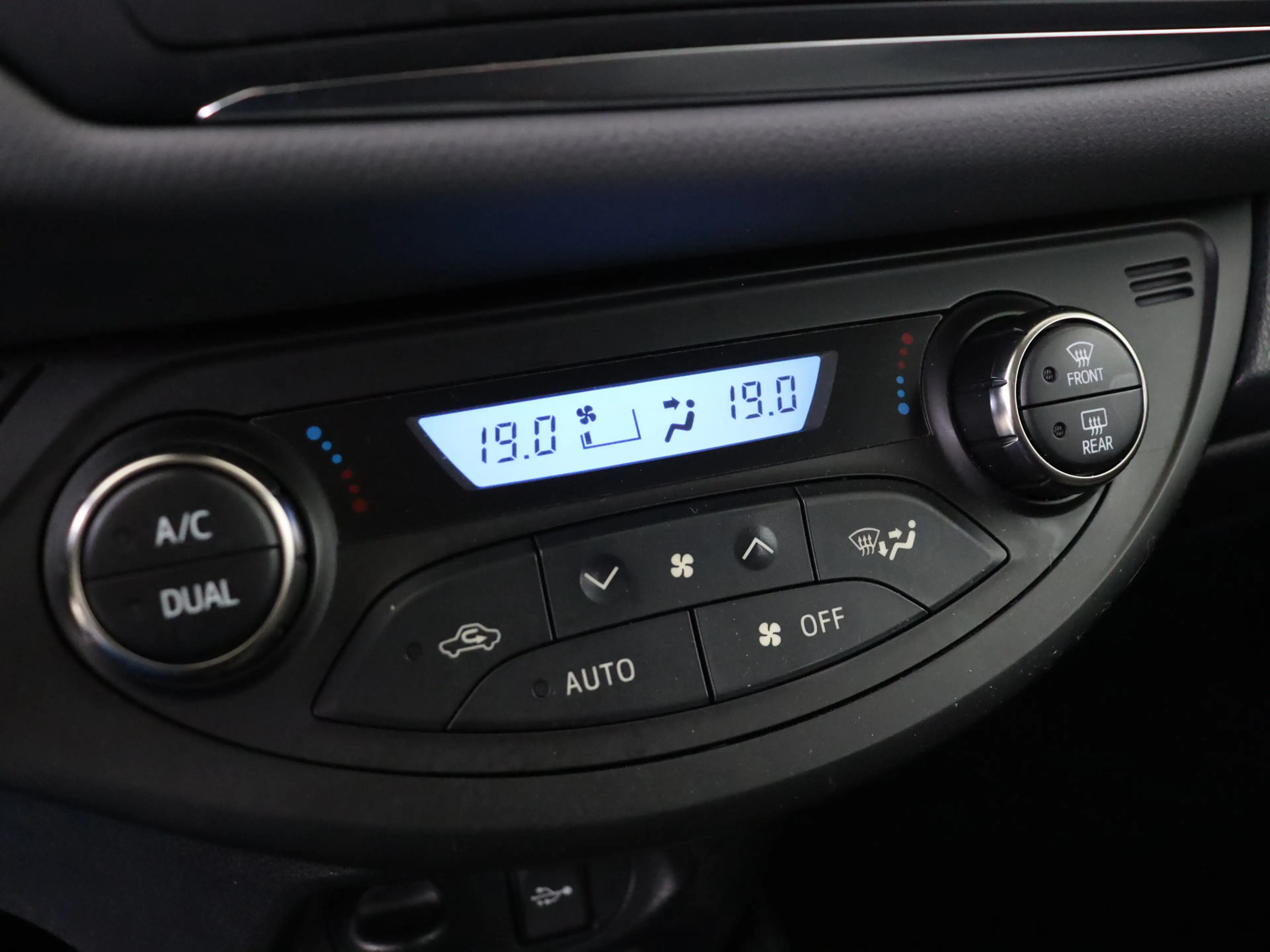 Toyota Yaris 1.5 Hybrid Trend | Dealer onderhouden | Climate co — photo 9