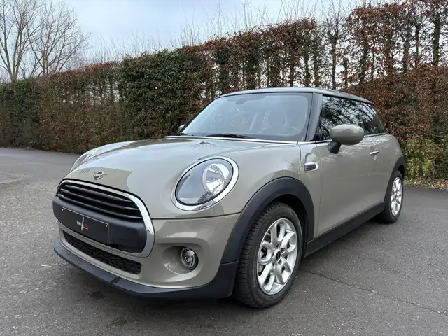 MINI One / CARPLAY / / NAV / / PDC /