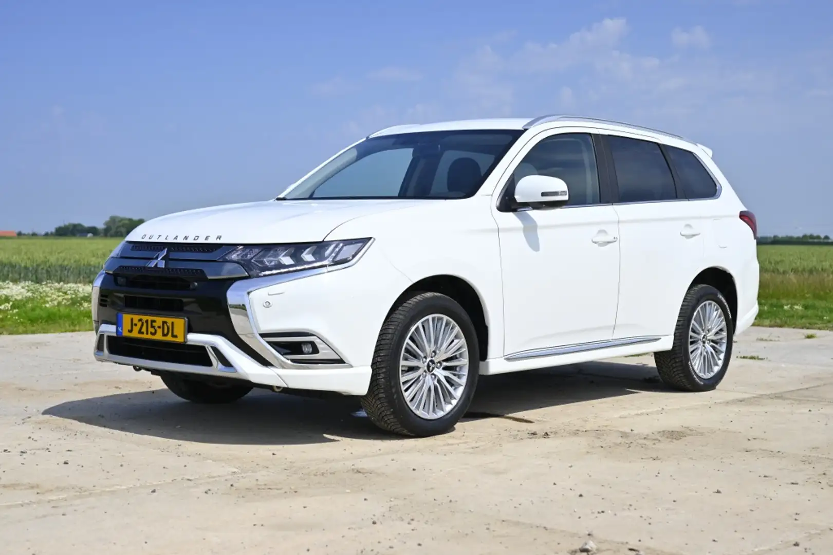 Mitsubishi Outlander 2.4 PHEV Intense Weiß - 1