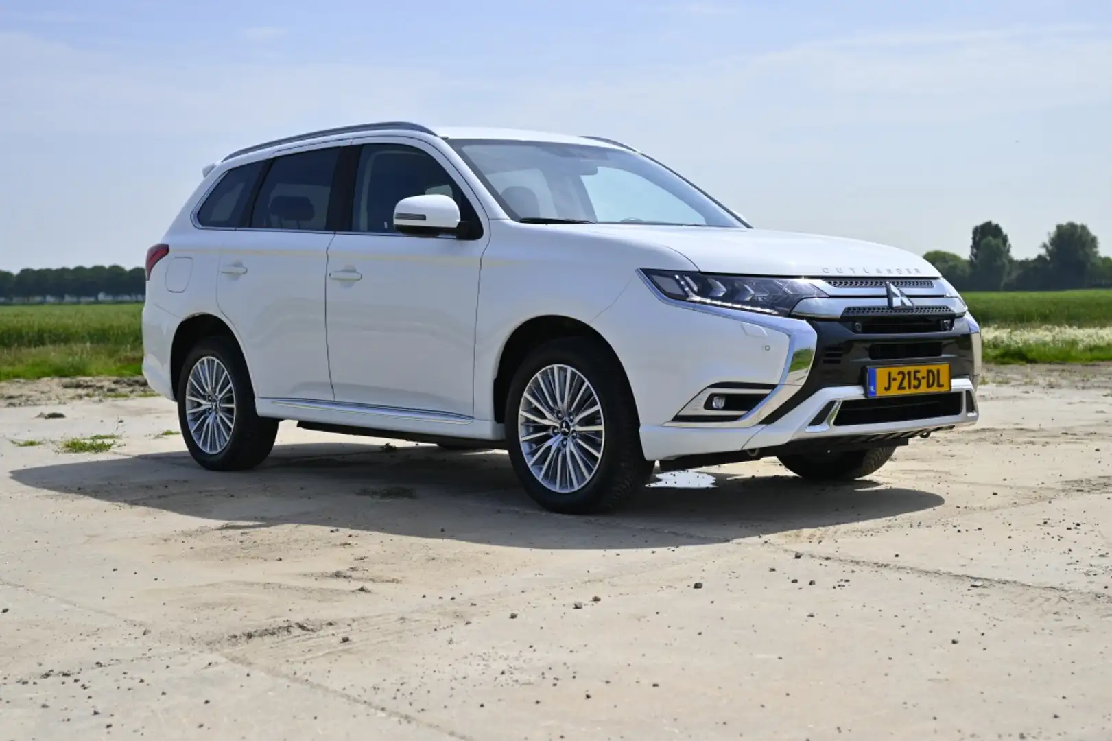 Mitsubishi Outlander 2.4 PHEV Intense Weiß - 2
