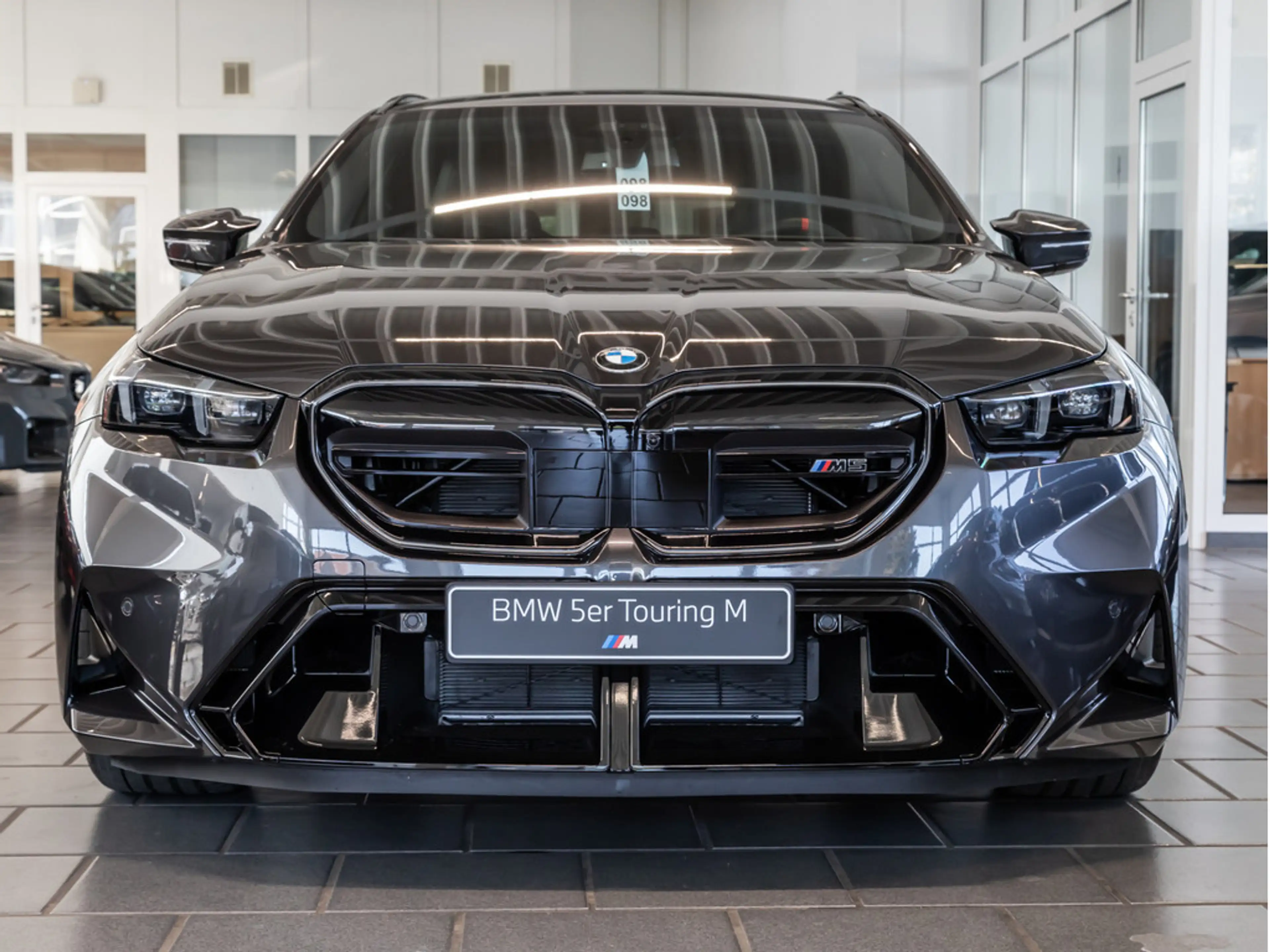 BMW M5 Touring Ultimate package 360° PANO LED ACC — photo 3