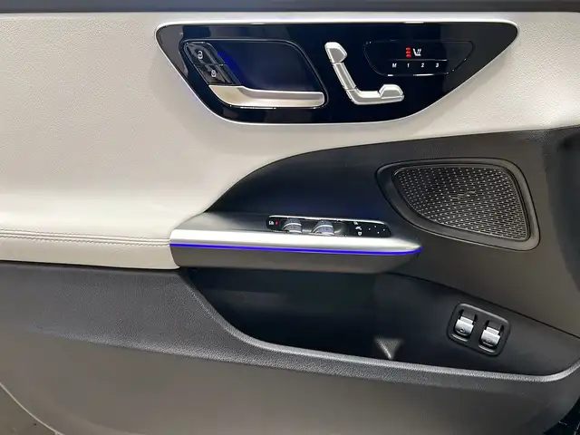 Mercedes-Benz C-Class view 13