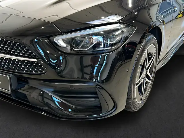 Mercedes-Benz C-Class view 4