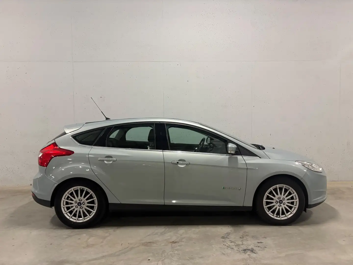 Ford Focus Titanium Electric Navi Clima Cruise Gris - 1