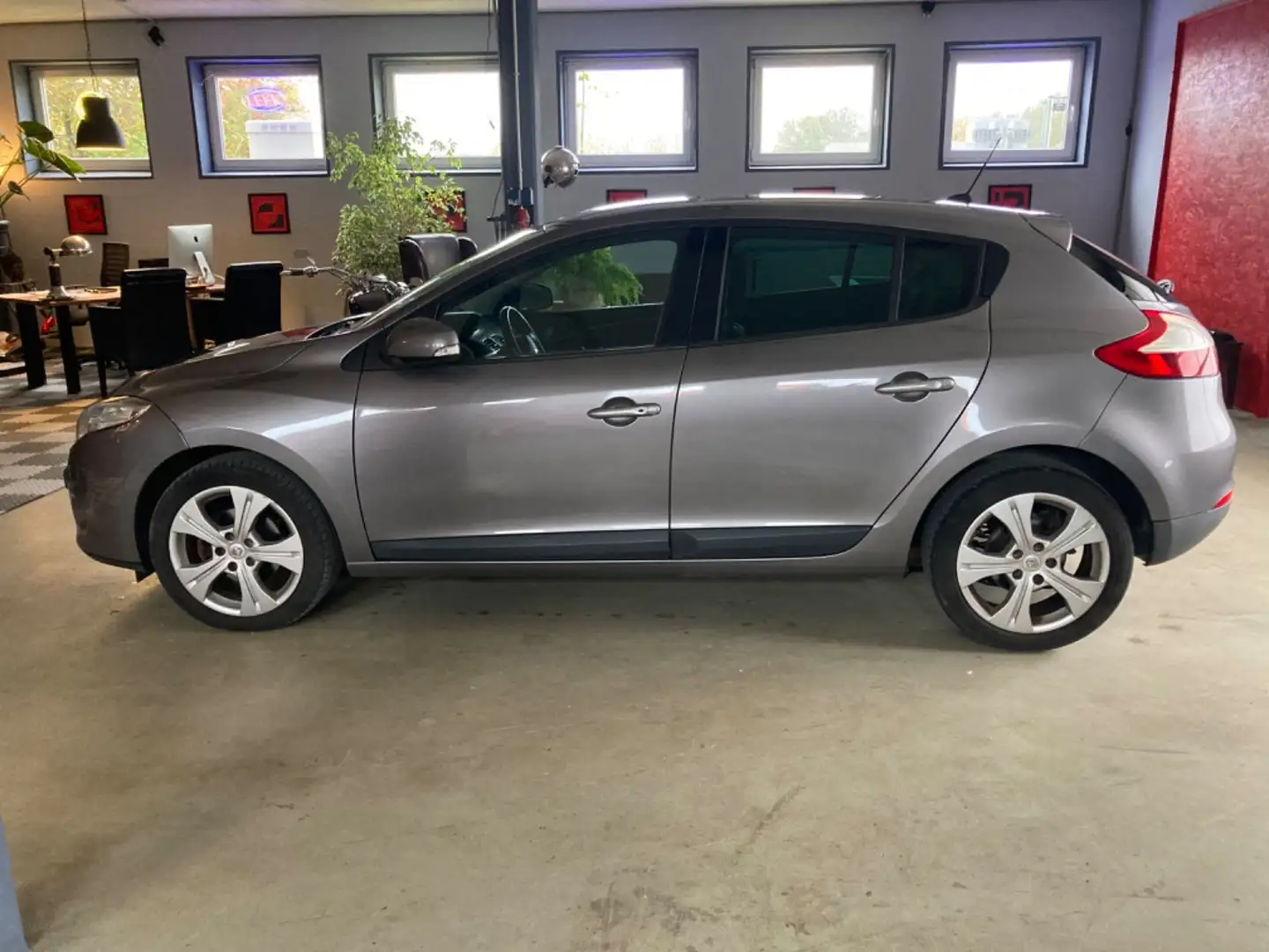 Renault Megane III Lim. 5-trg. Dynamique~Navi~Klimaauto Grau - 2