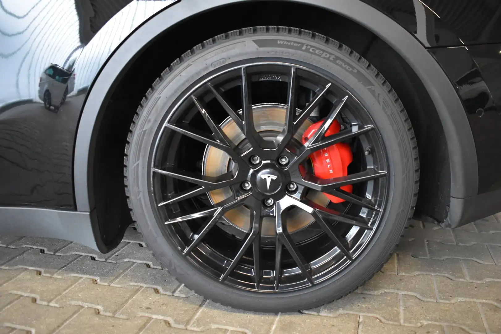 Tesla Model Y Dual Performance AWD Enahnced Autopilot Schwarz - 2