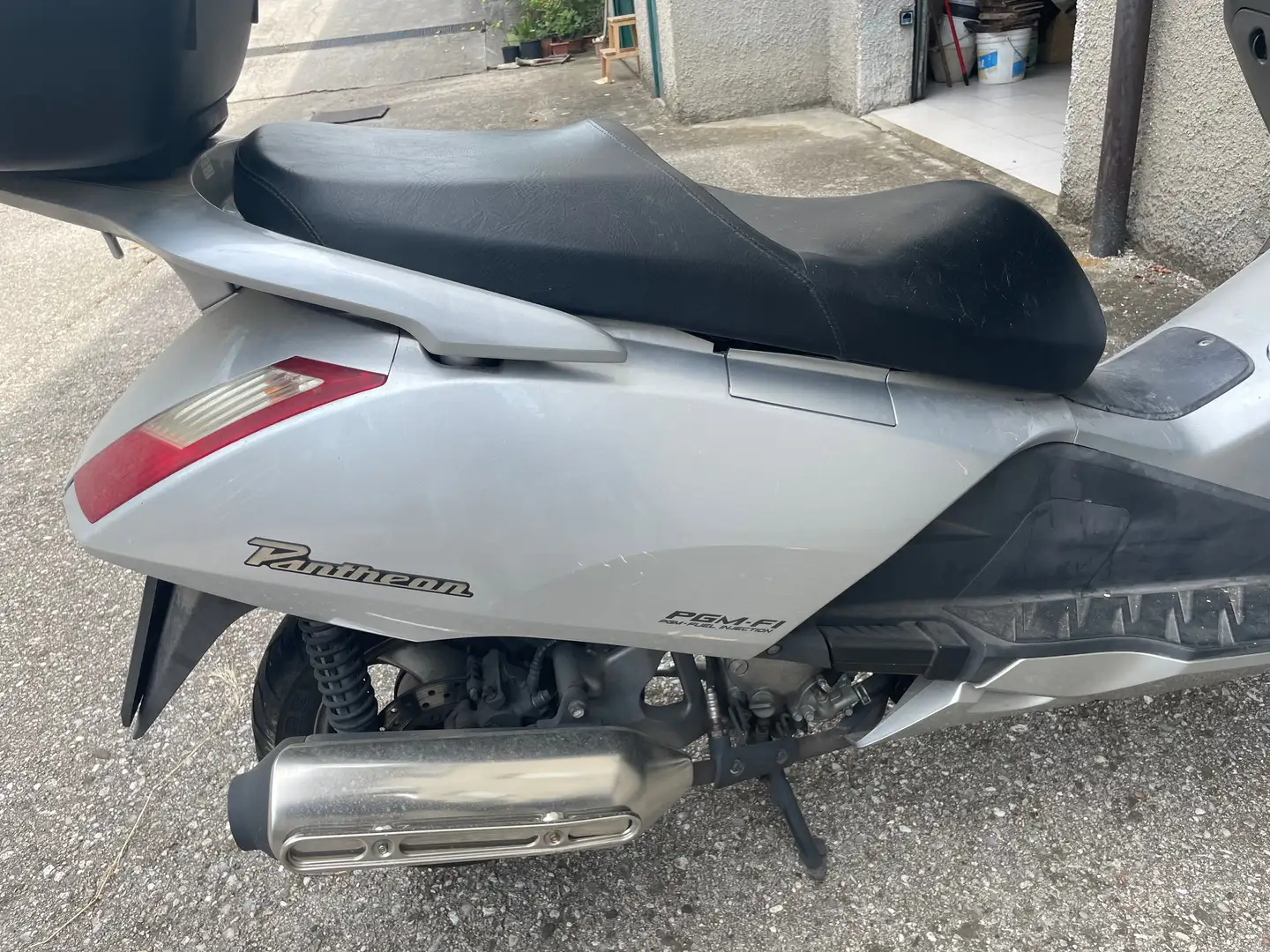 Honda Pantheon 125 Grau - 1