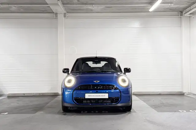 MINI Convertible view 7