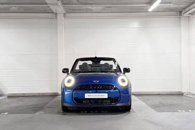 MINI Convertible view 8