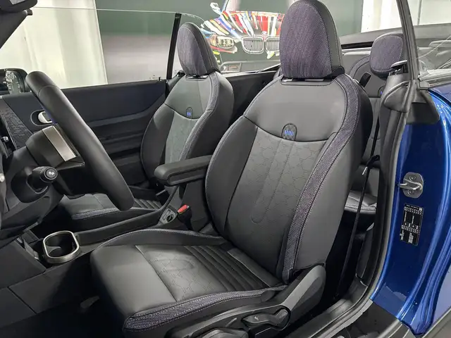 MINI Convertible view 14