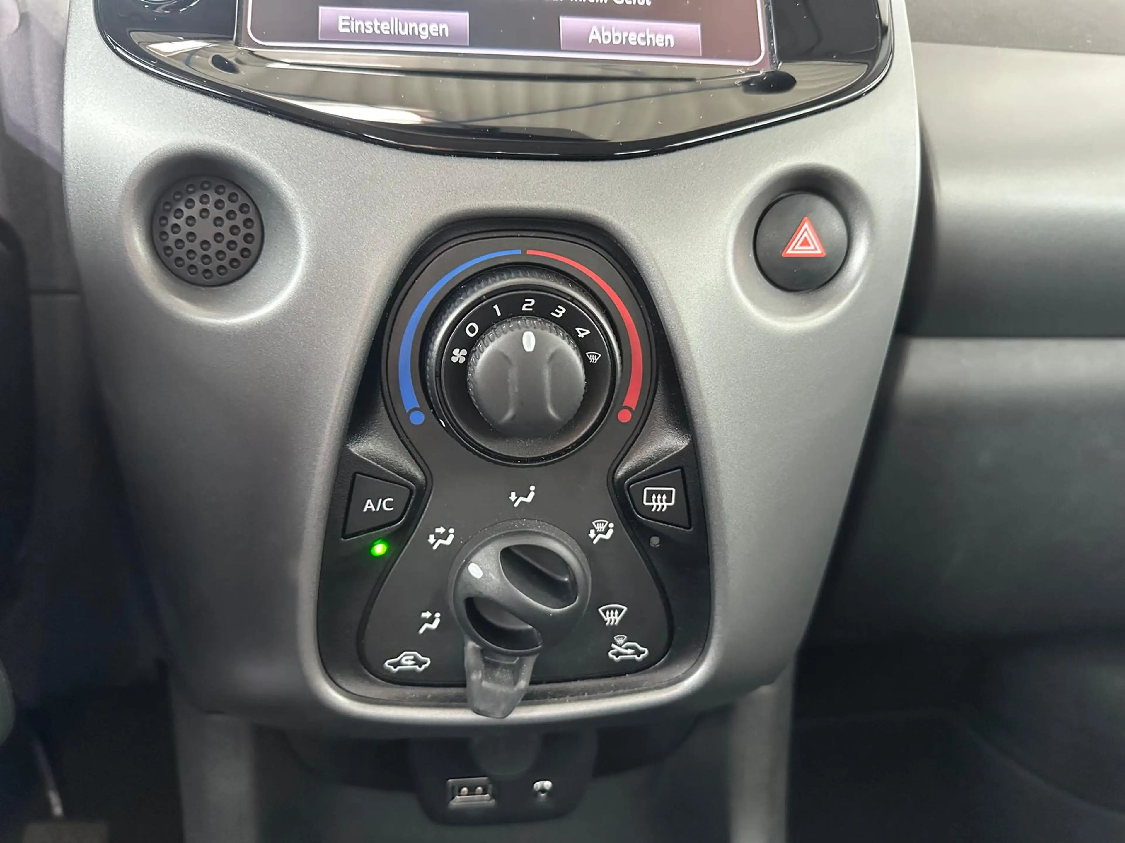 Toyota Aygo 1.0 x-play club Kamera Klima Android Auto — photo 8