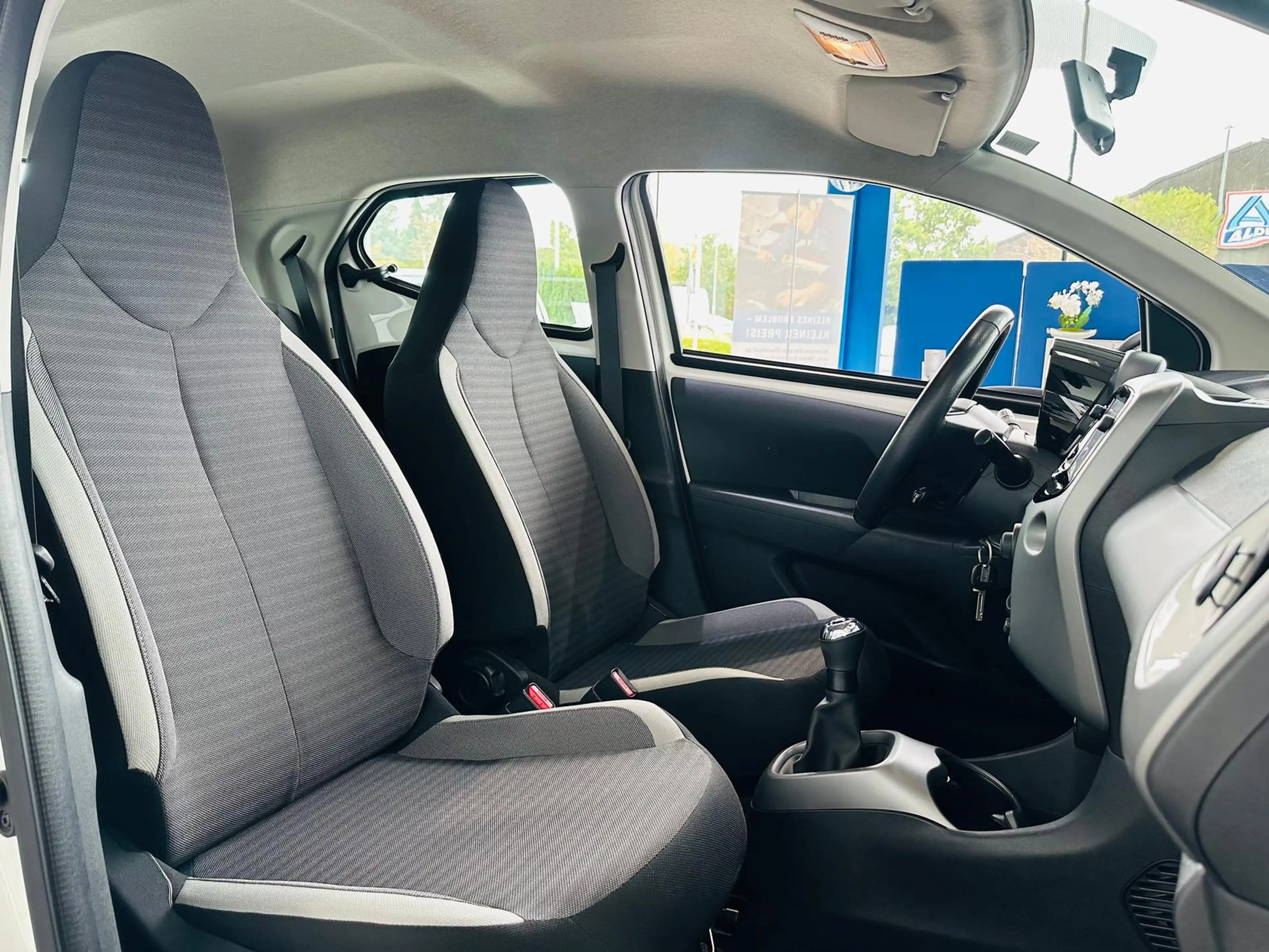 Toyota Aygo 1.0 x-play club Kamera Klima Android Auto — photo 13