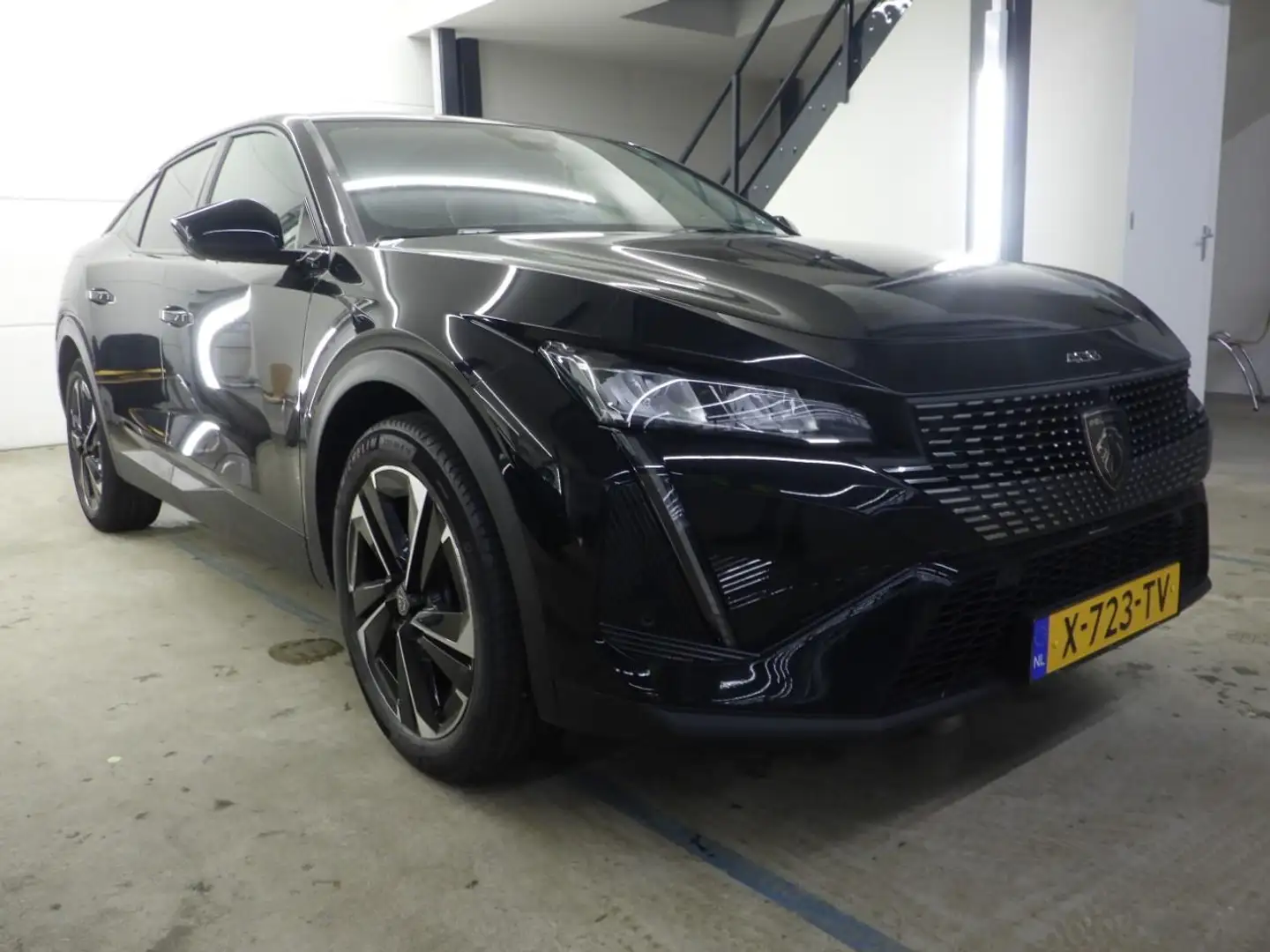Peugeot 408 130pk Allure Pack 130 EAT8 Automaat|Navigatie|Came Zwart - 2
